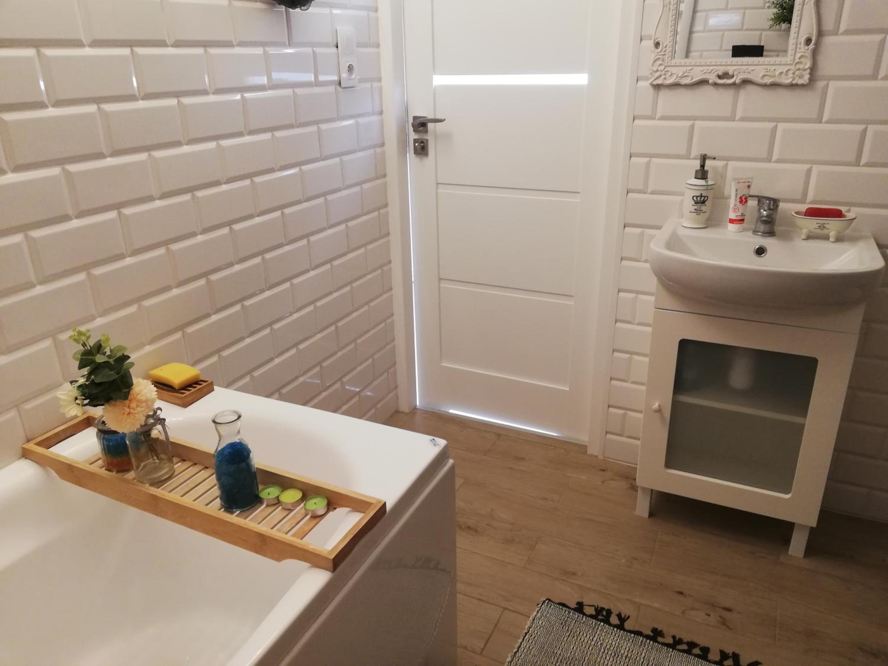 Family Room with Private Bathroom - Photo 16