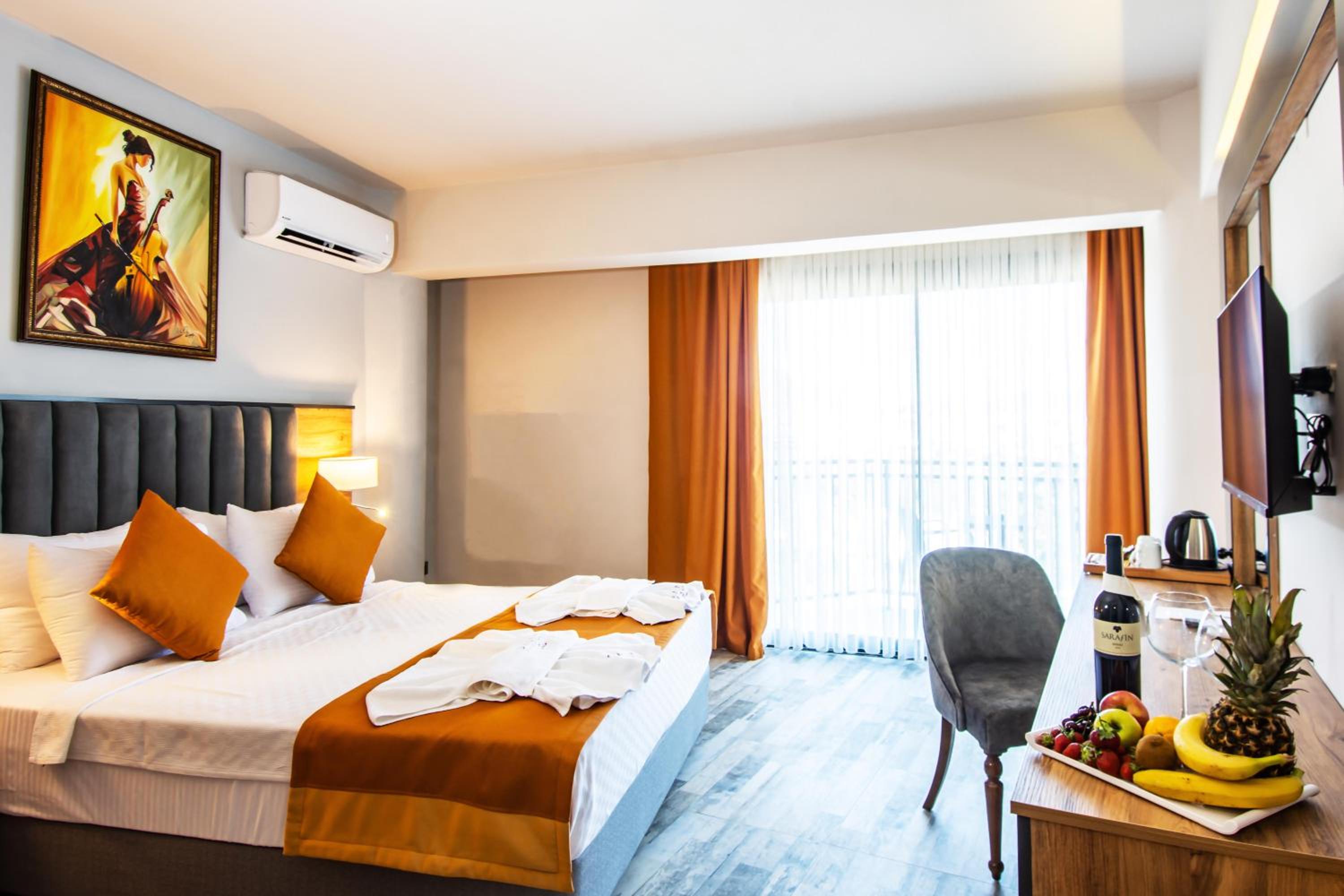 Deluxe Double or Twin Room with Mountain View - Photo 3