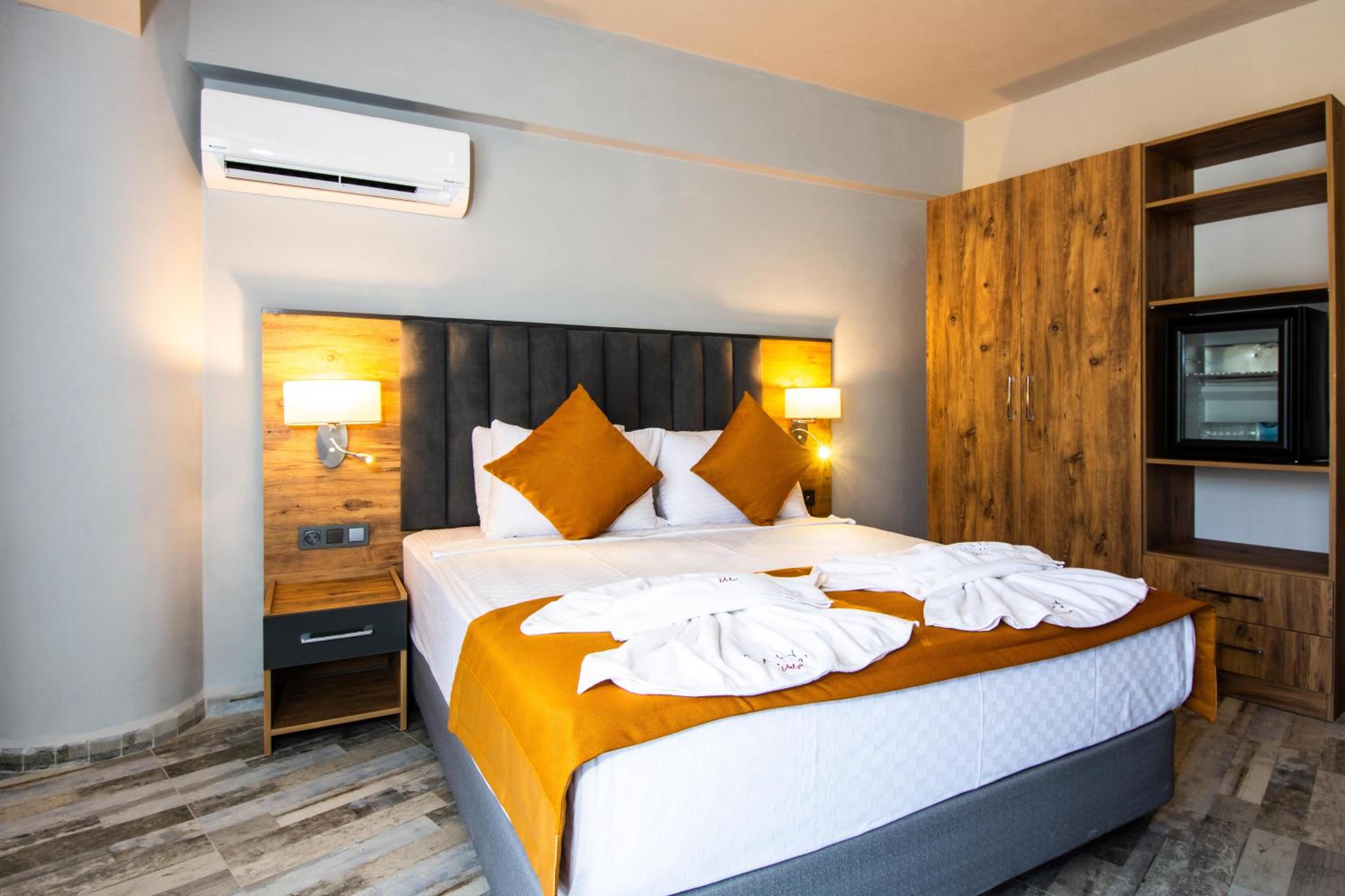 Deluxe Double Room with Sea View - Photo 1