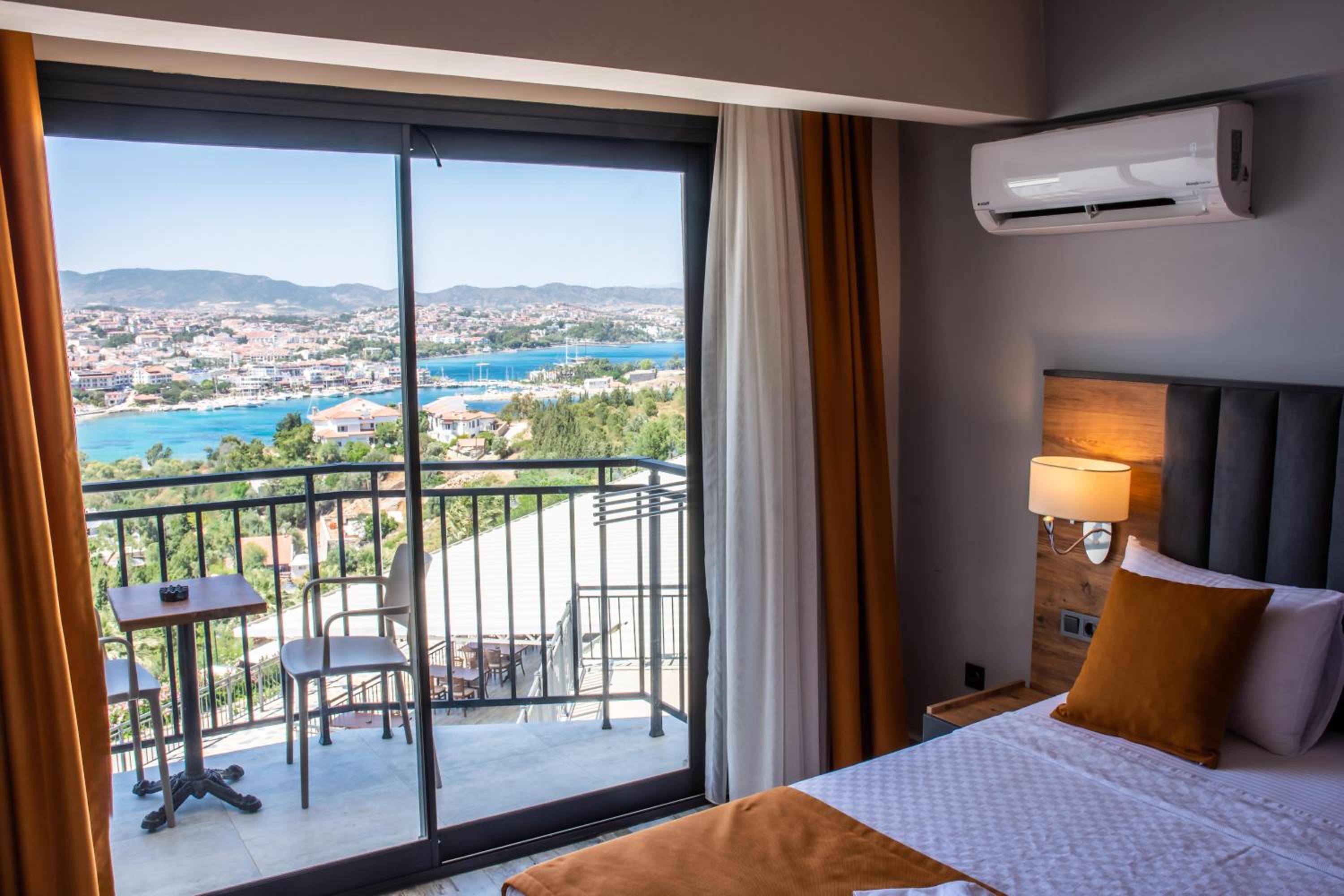 Superior Triple Room with Sea View - Photo 3
