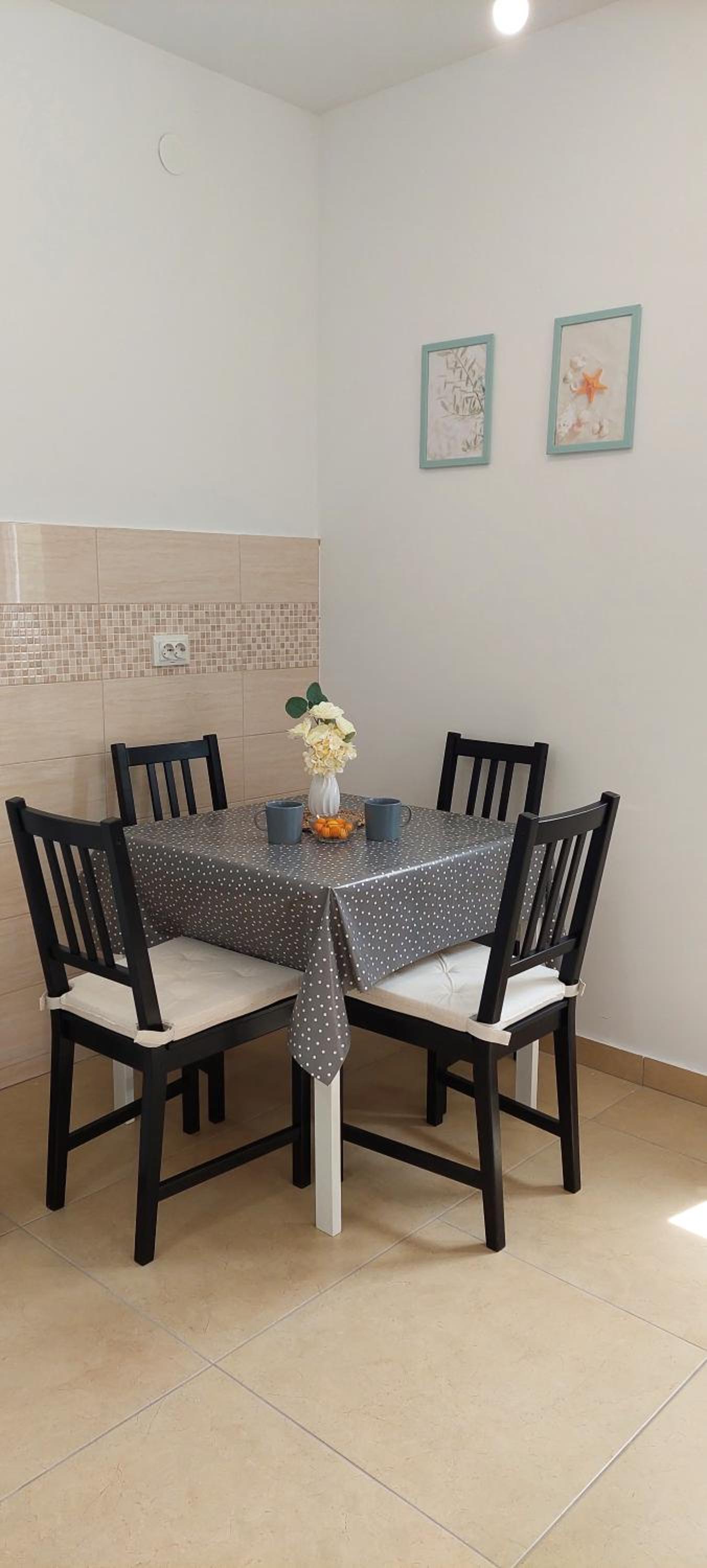 One-Bedroom Apartment - Photo 17