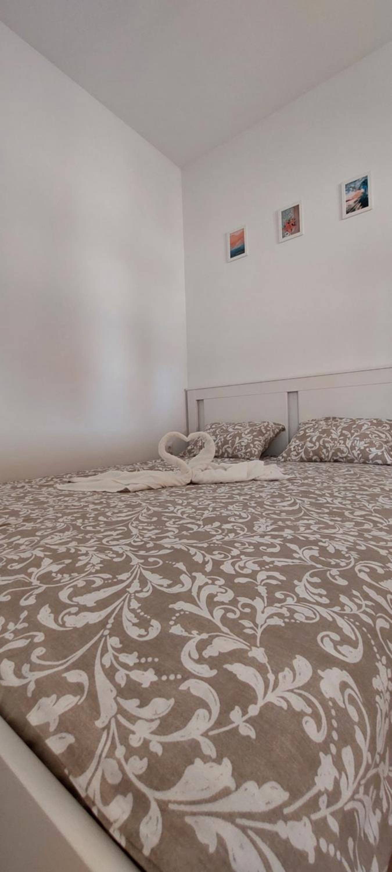 One-Bedroom Apartment - Photo 1
