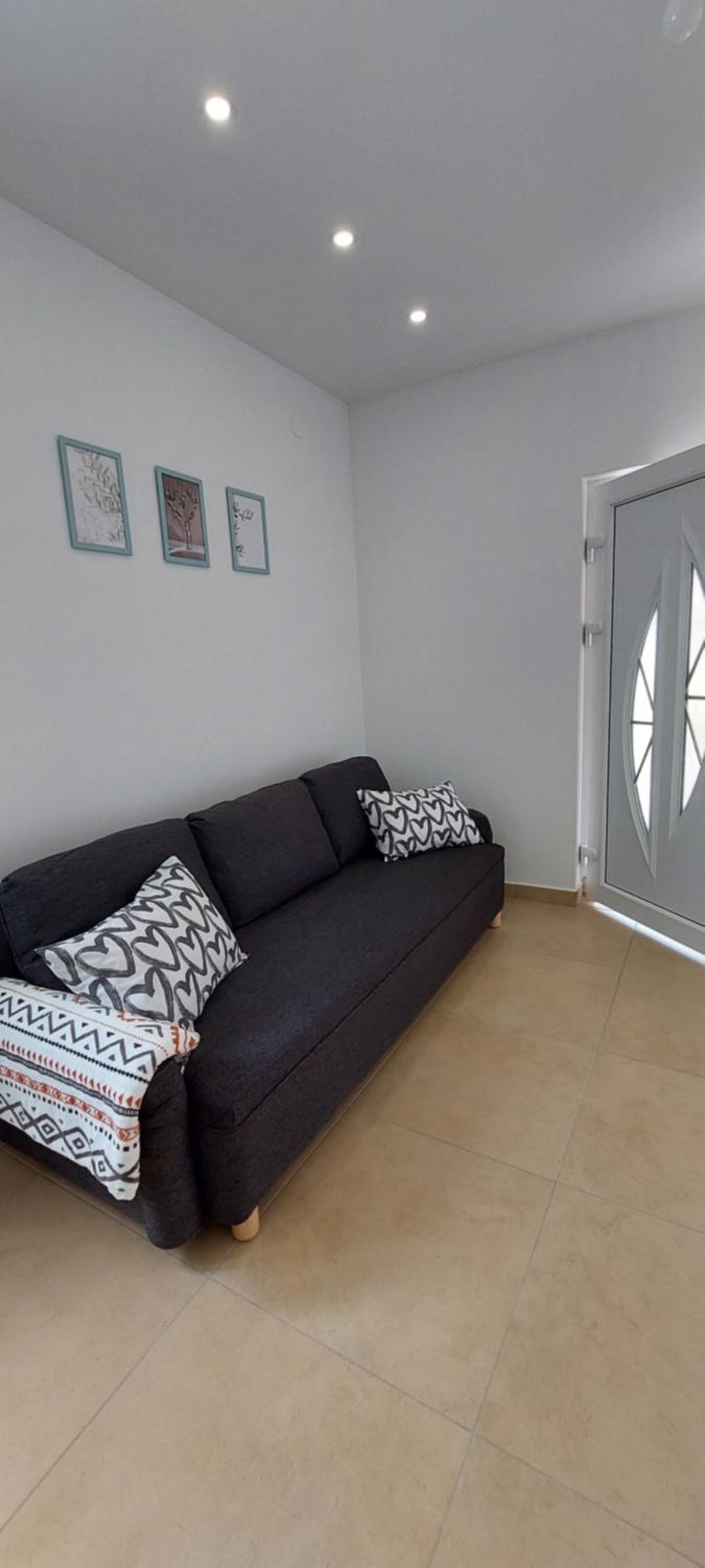 One-Bedroom Apartment - Photo 23