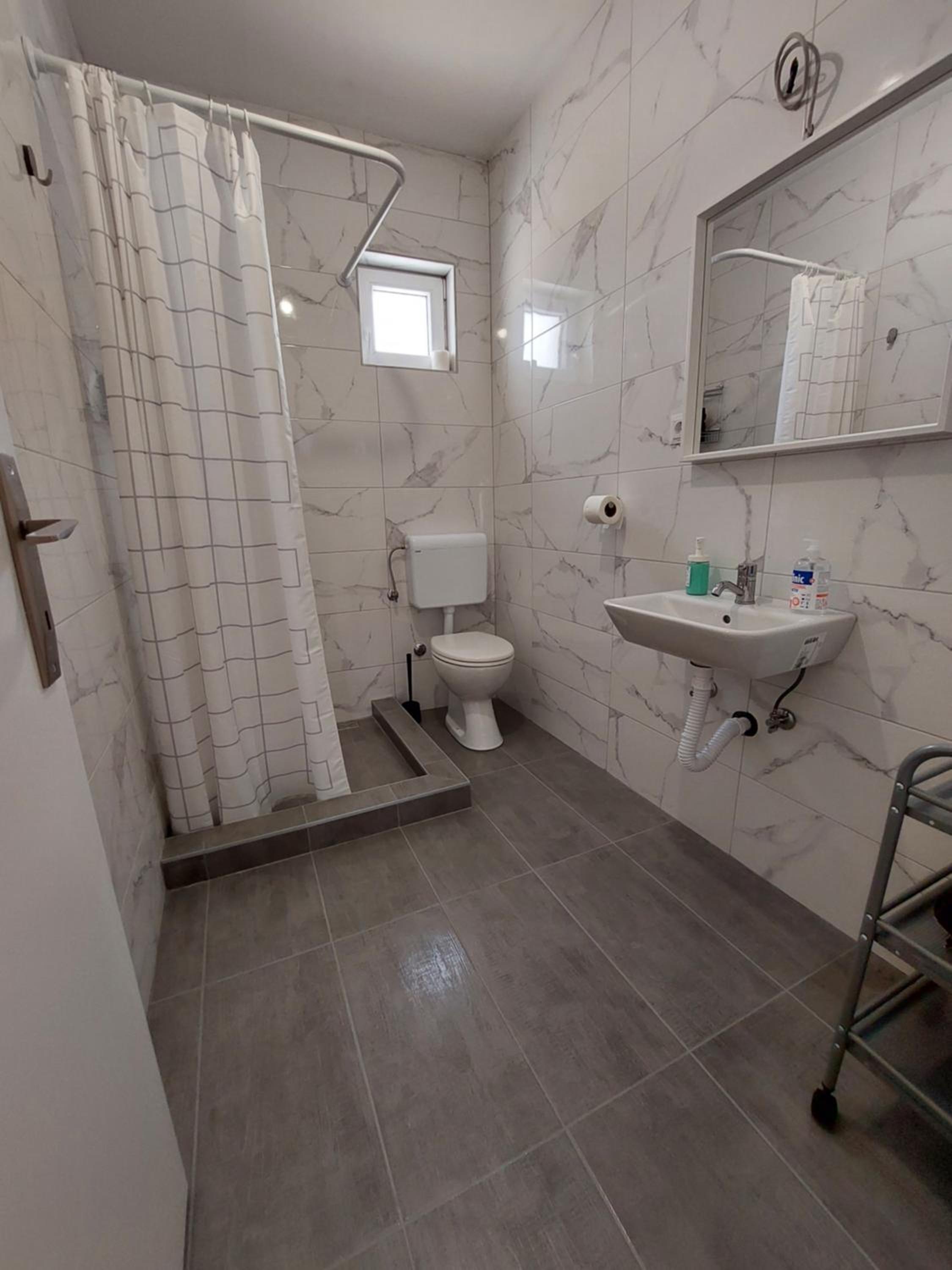 One-Bedroom Apartment - Photo 7