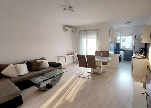 Two-Bedroom Apartment photo 2