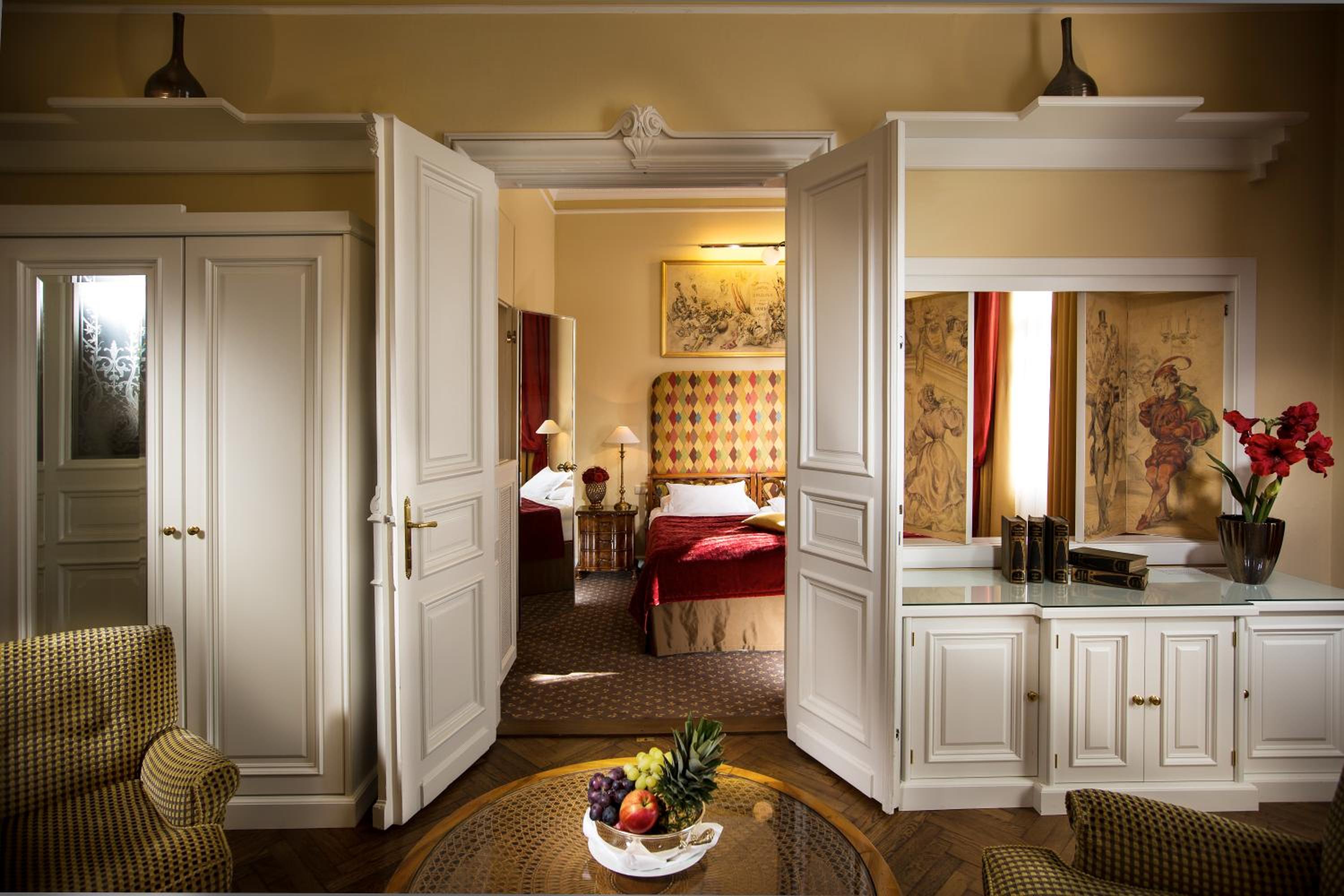 Senior Suite - Photo 5