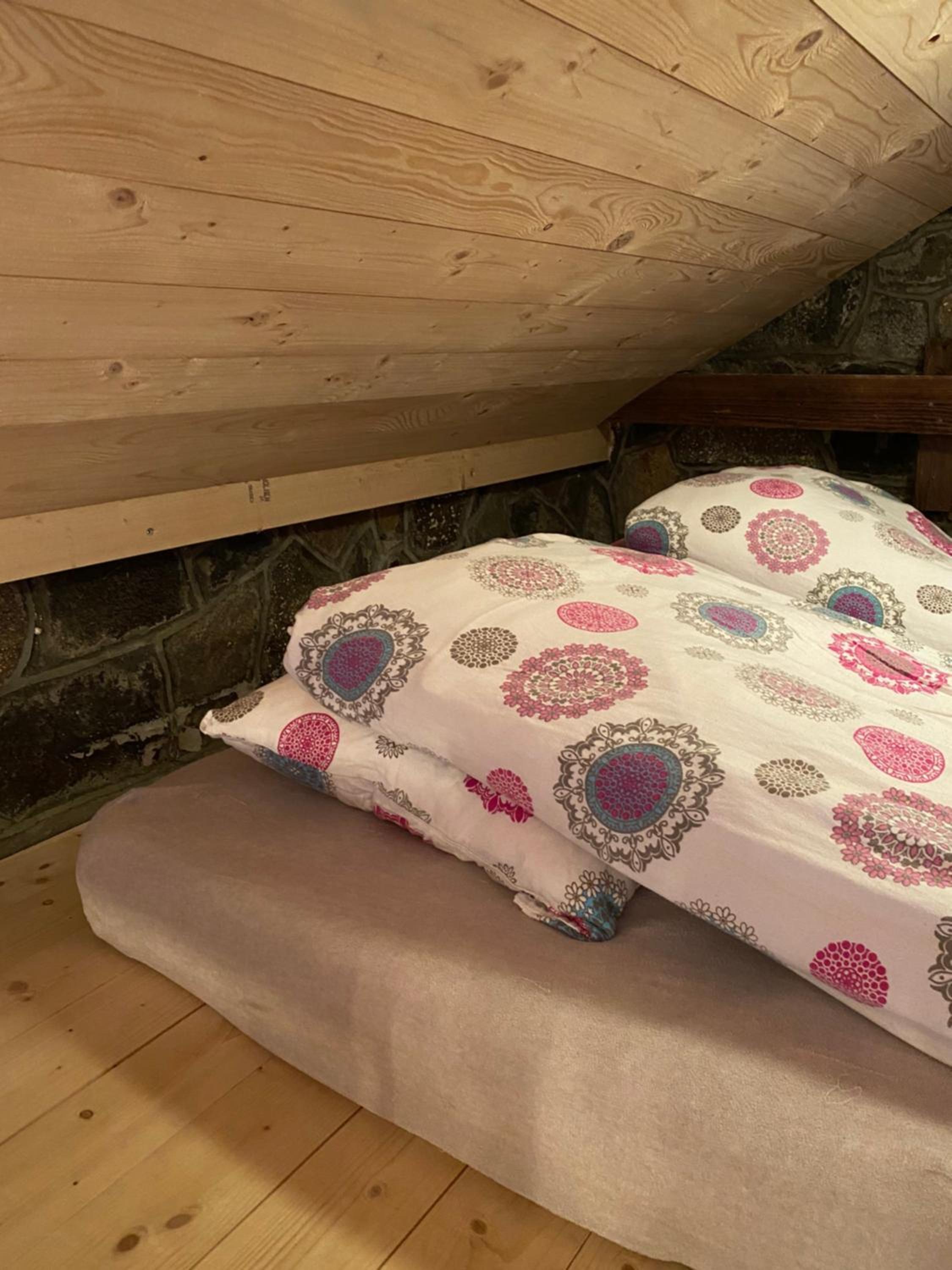 Bed & Sleeping Area