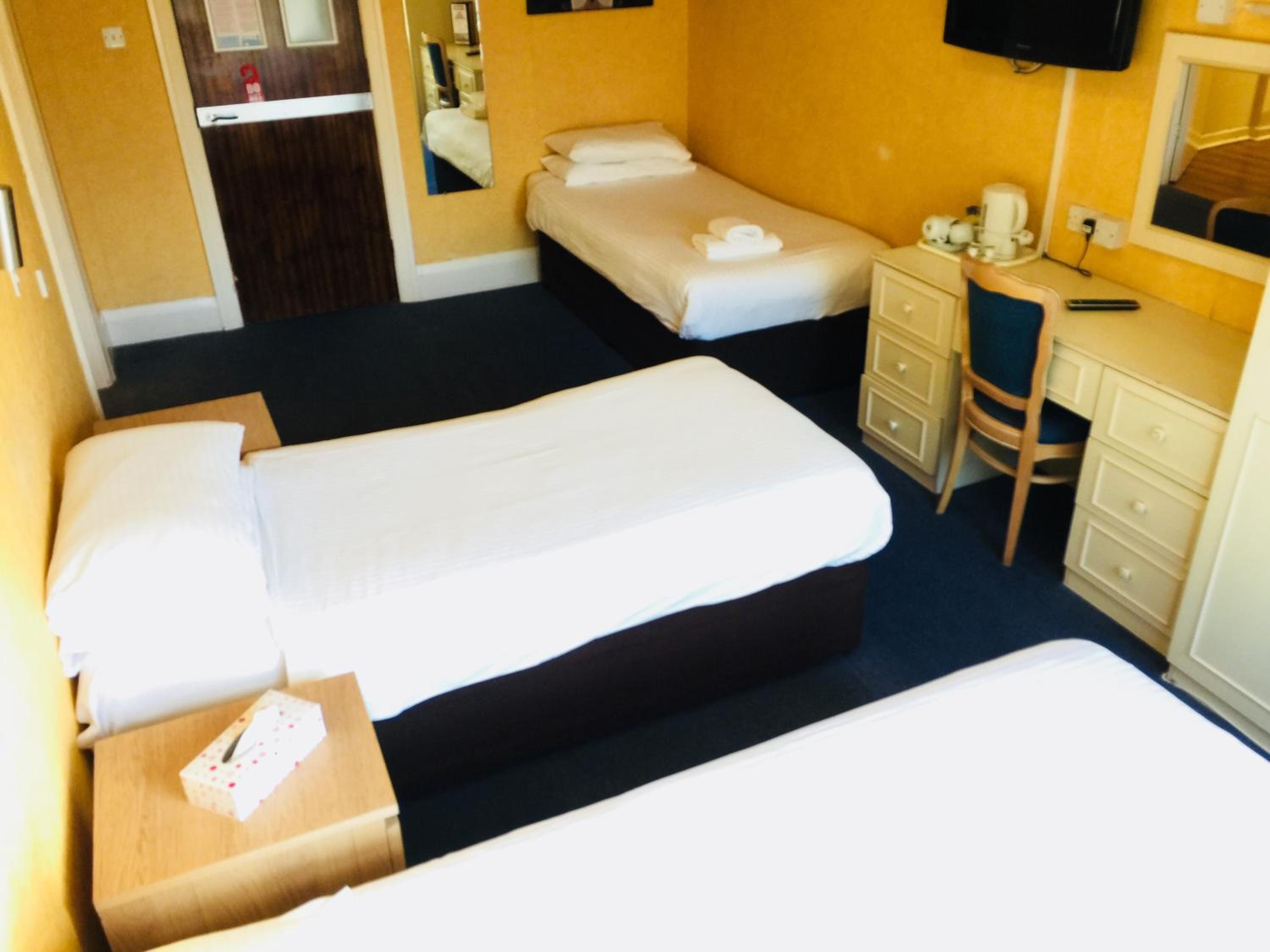 Standard Triple Room - Photo 8