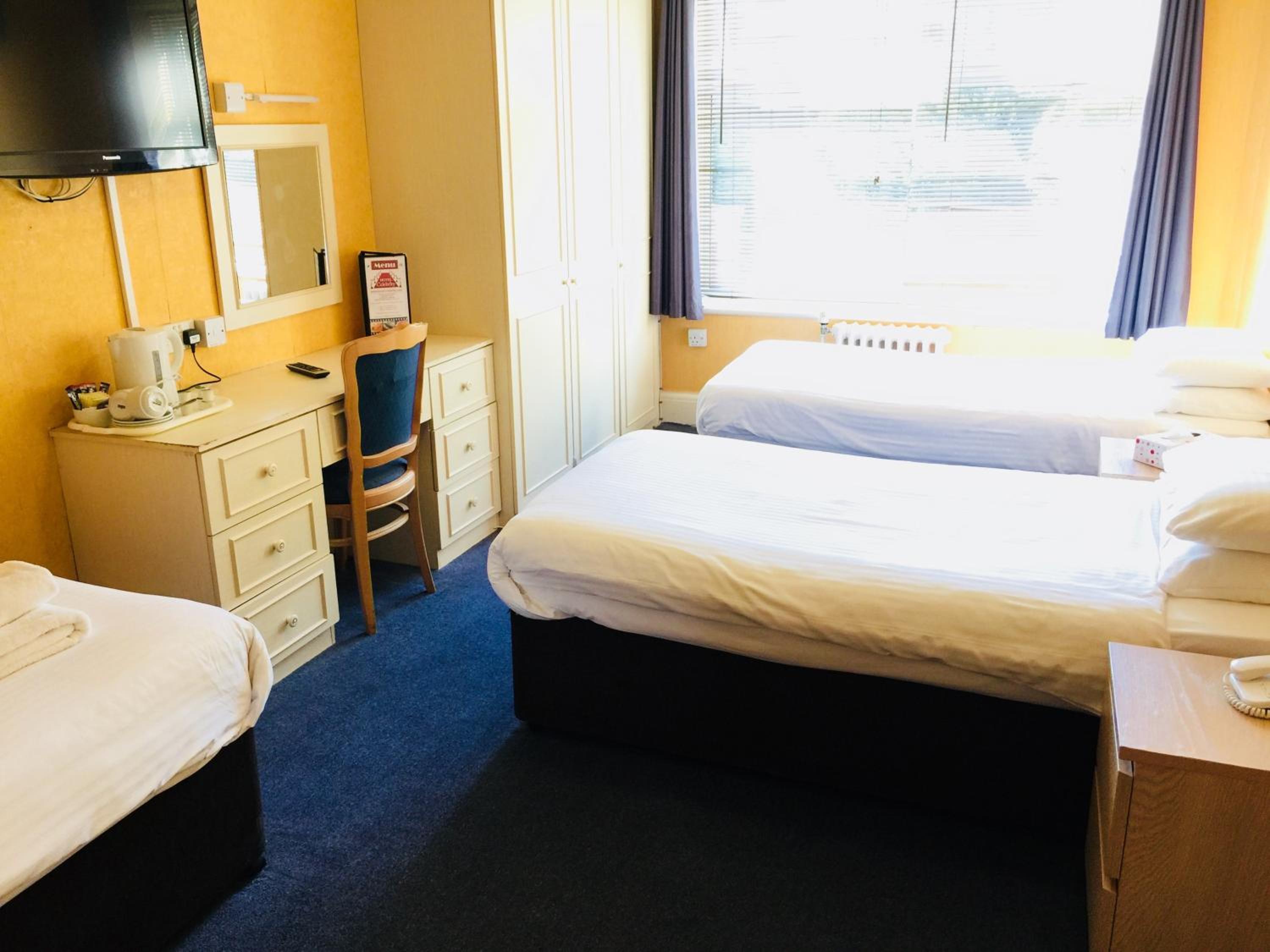 Standard Triple Room - Photo 7