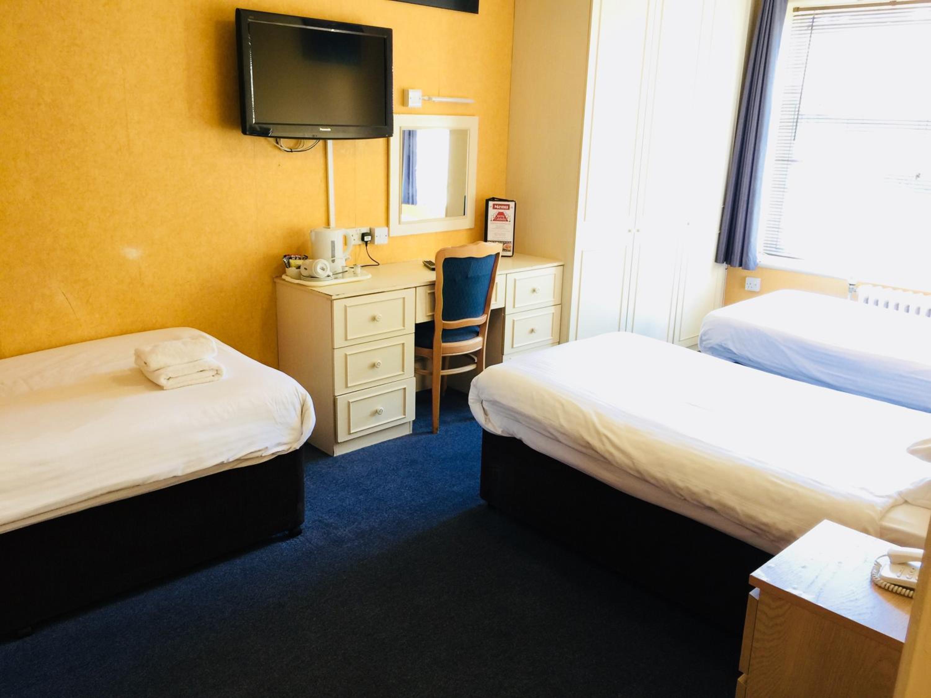 Standard Triple Room - Photo 6