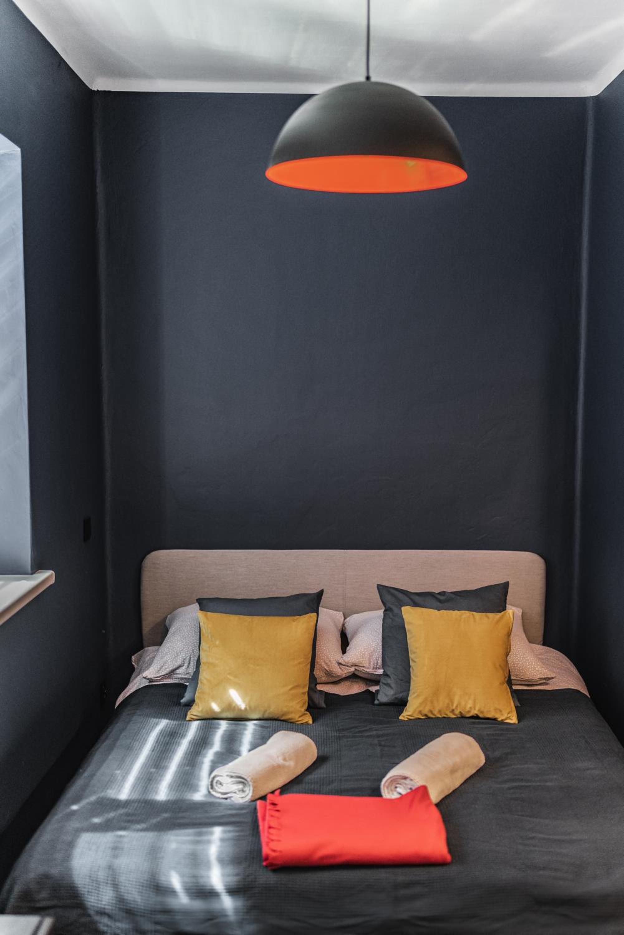 One-Bedroom Apartment - Photo 3