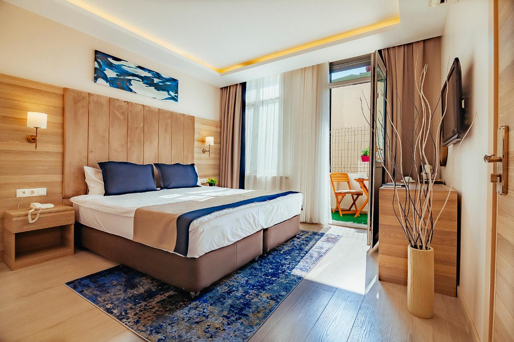 King Room with Balcony photo 2