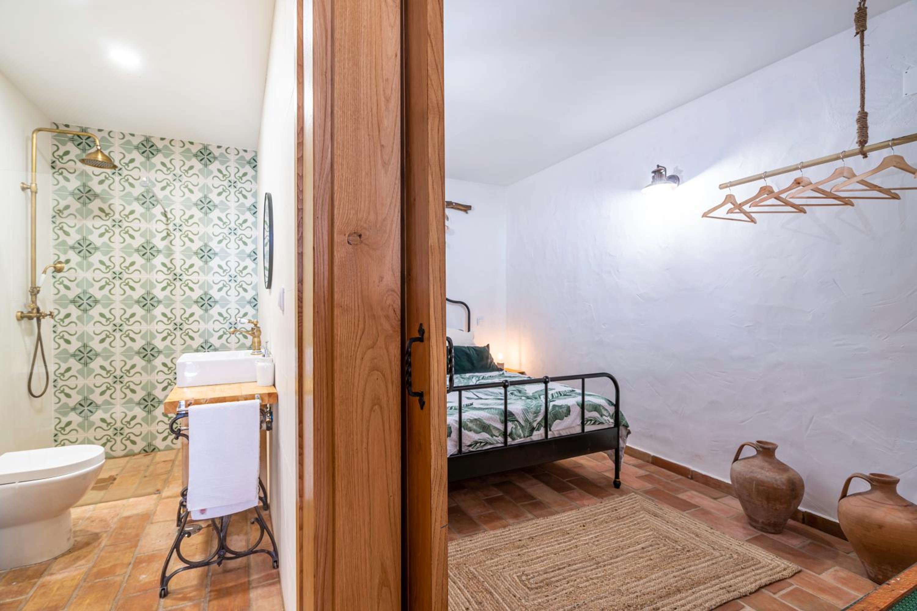 Two-Bedroom House - Photo 4