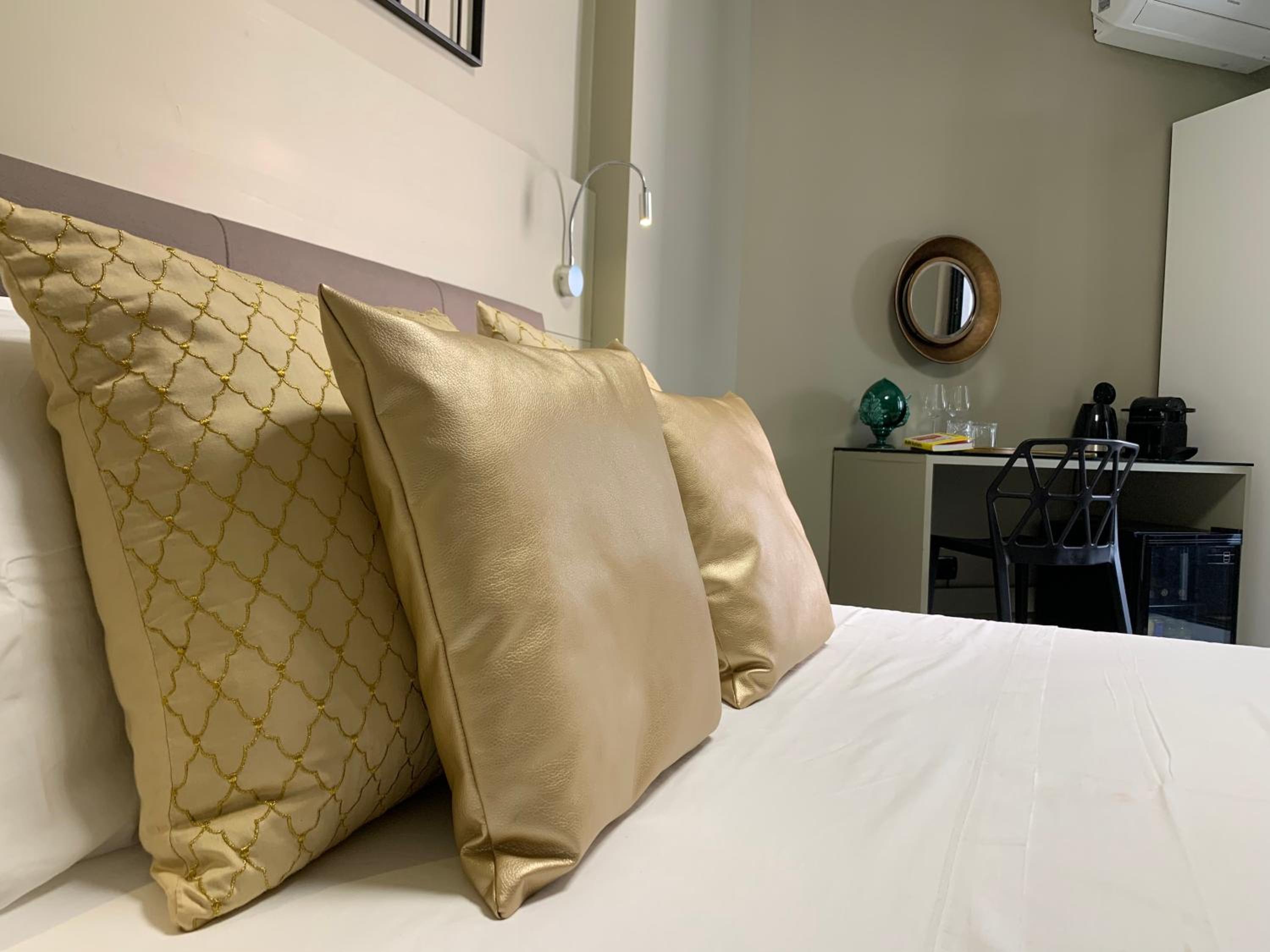Double Room with Balcony - Photo 2
