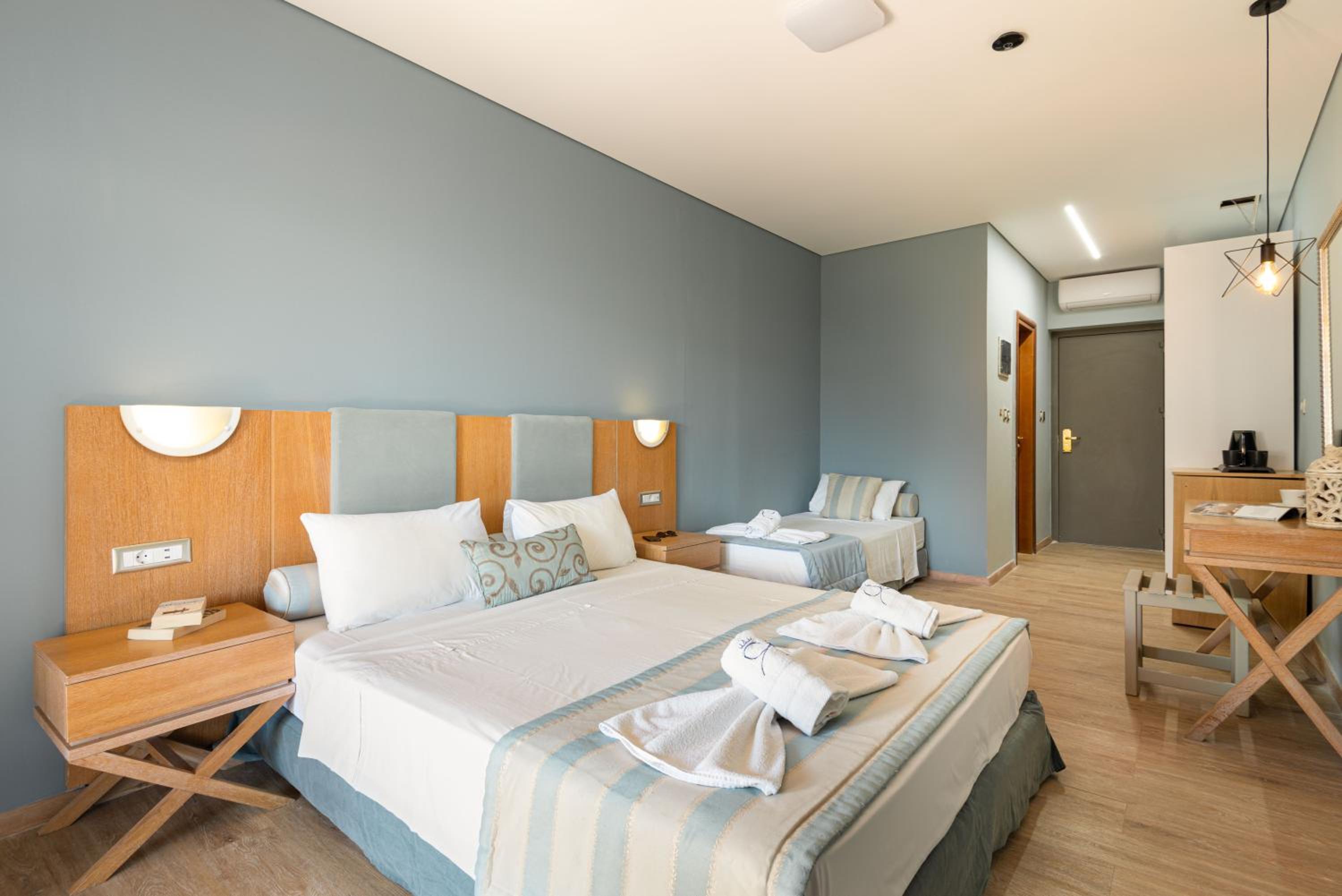 Standard Triple Room photo 2