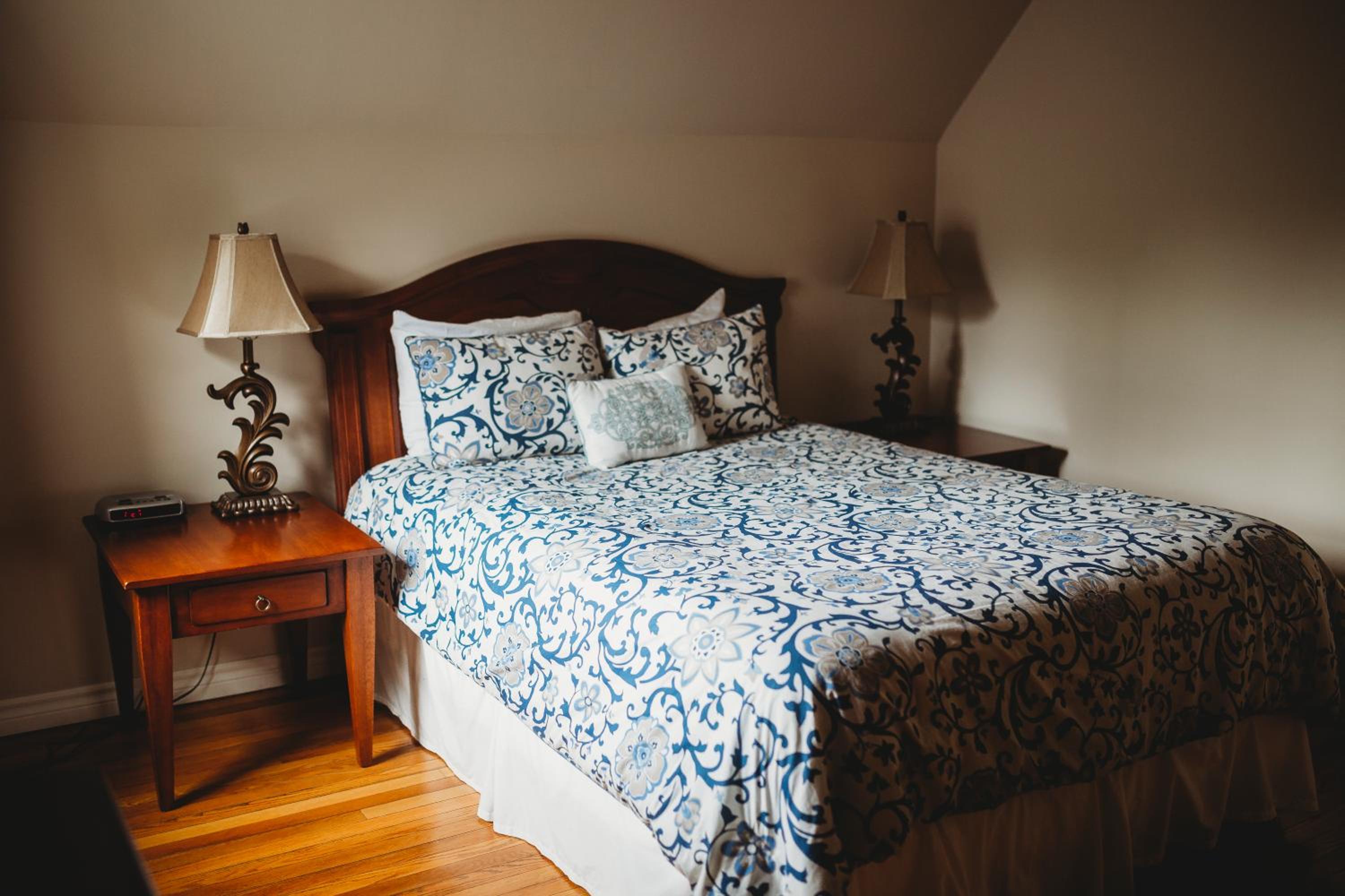 Deluxe Queen Suite