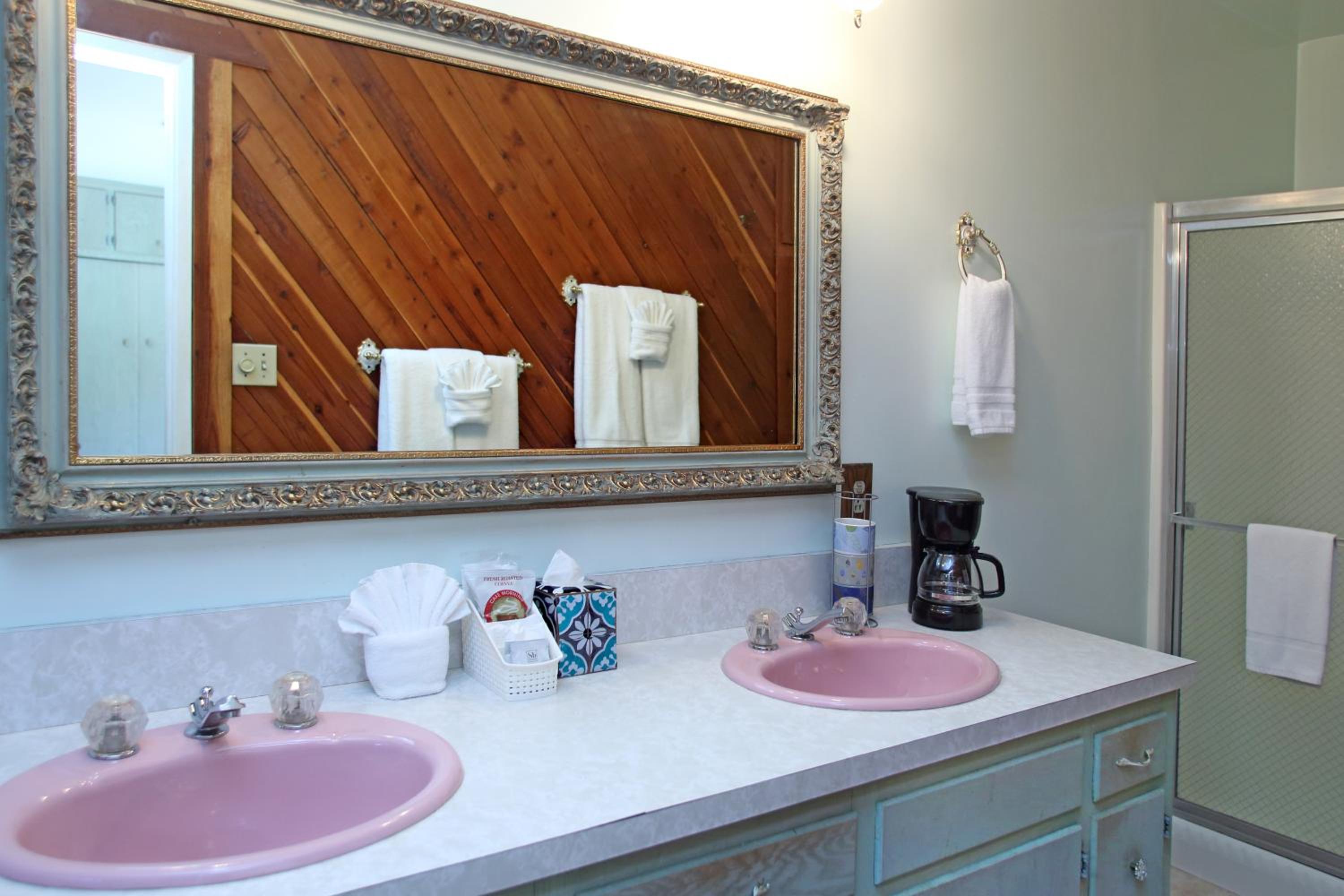 Queen Room photo 2