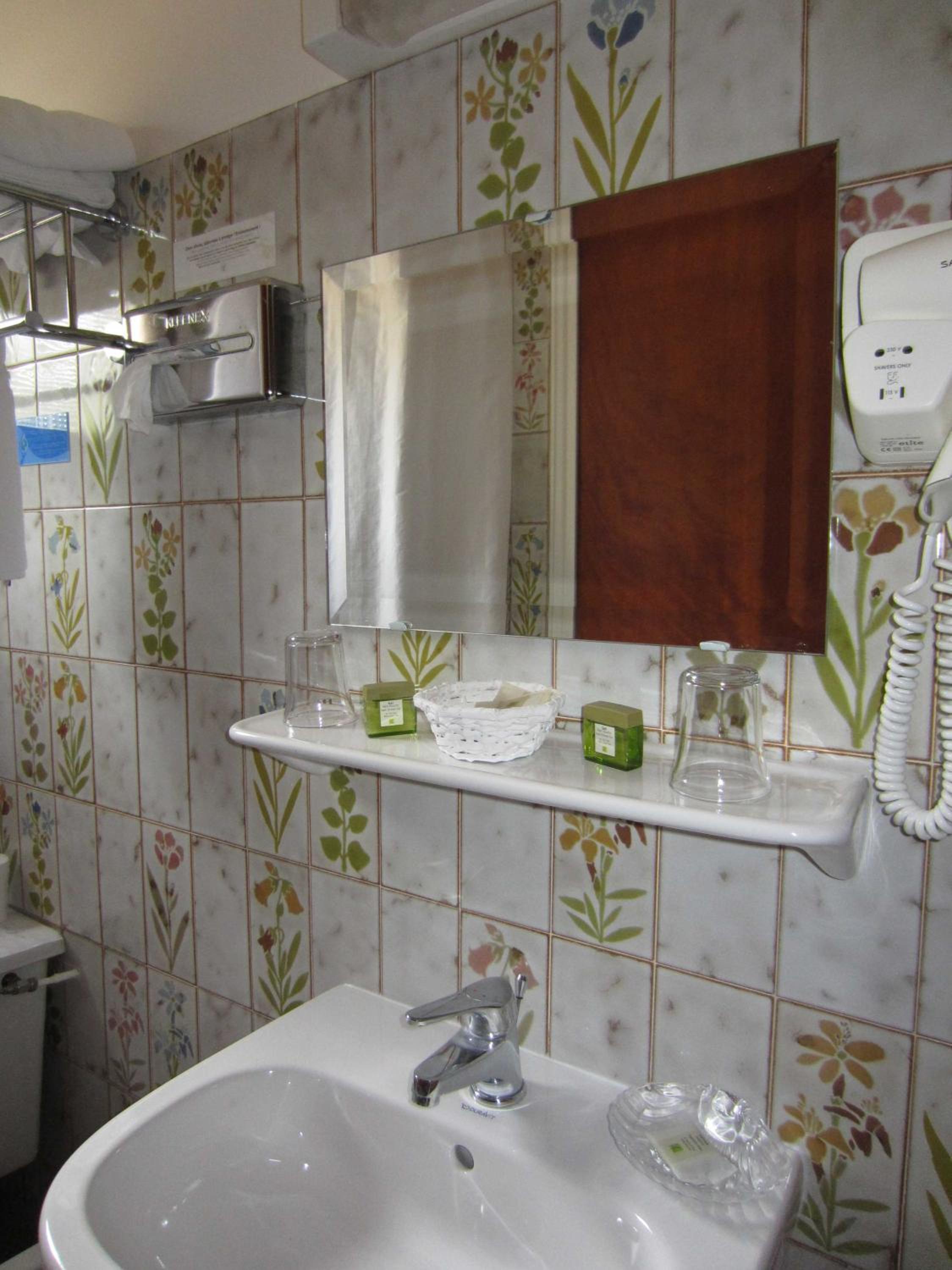 Standard Double or Twin Room with Sea and Garden View