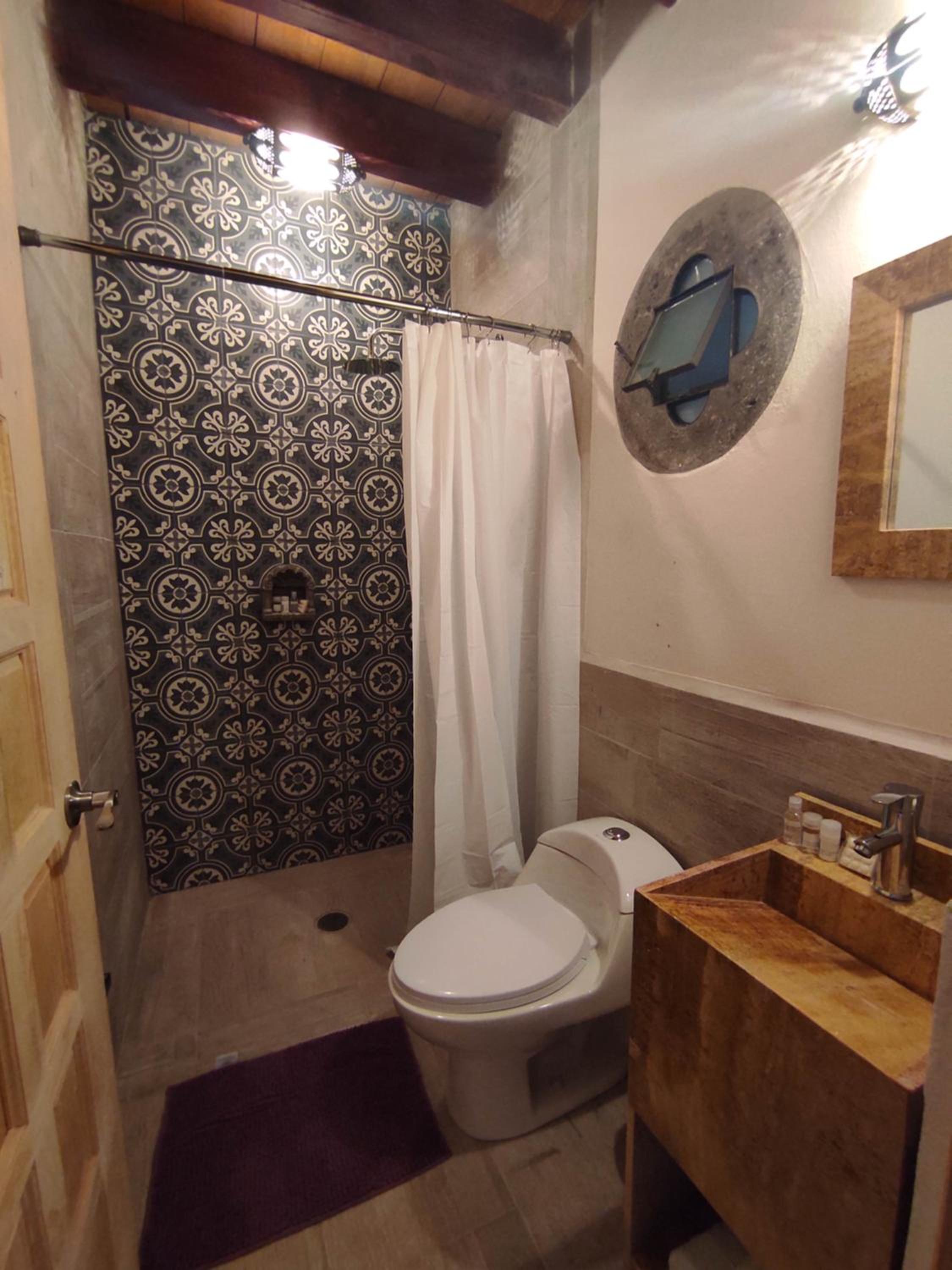 Twin Room with Balcony - Photo 12