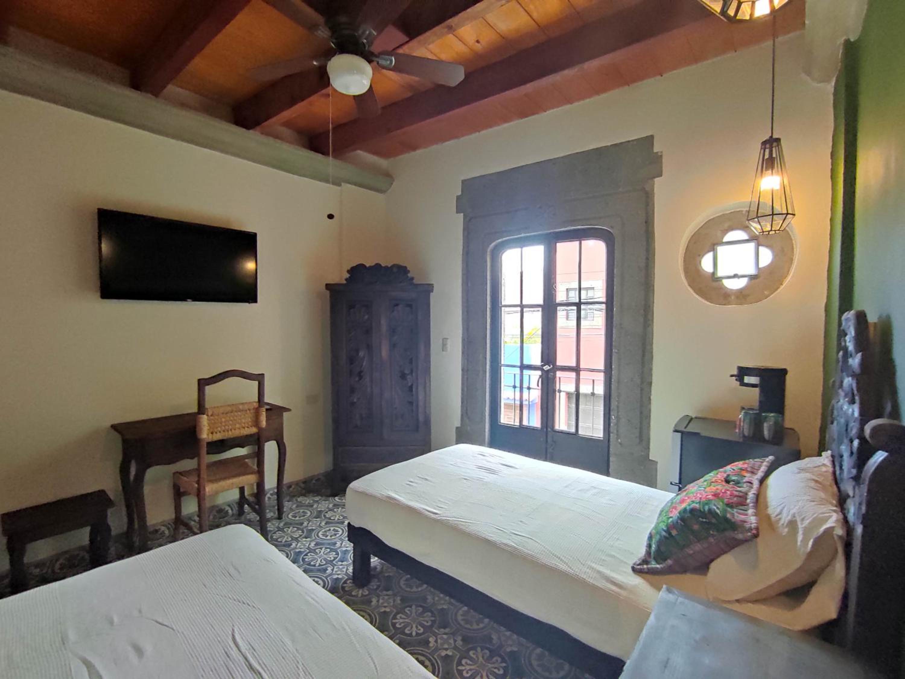 Twin Room with Balcony - Photo 14