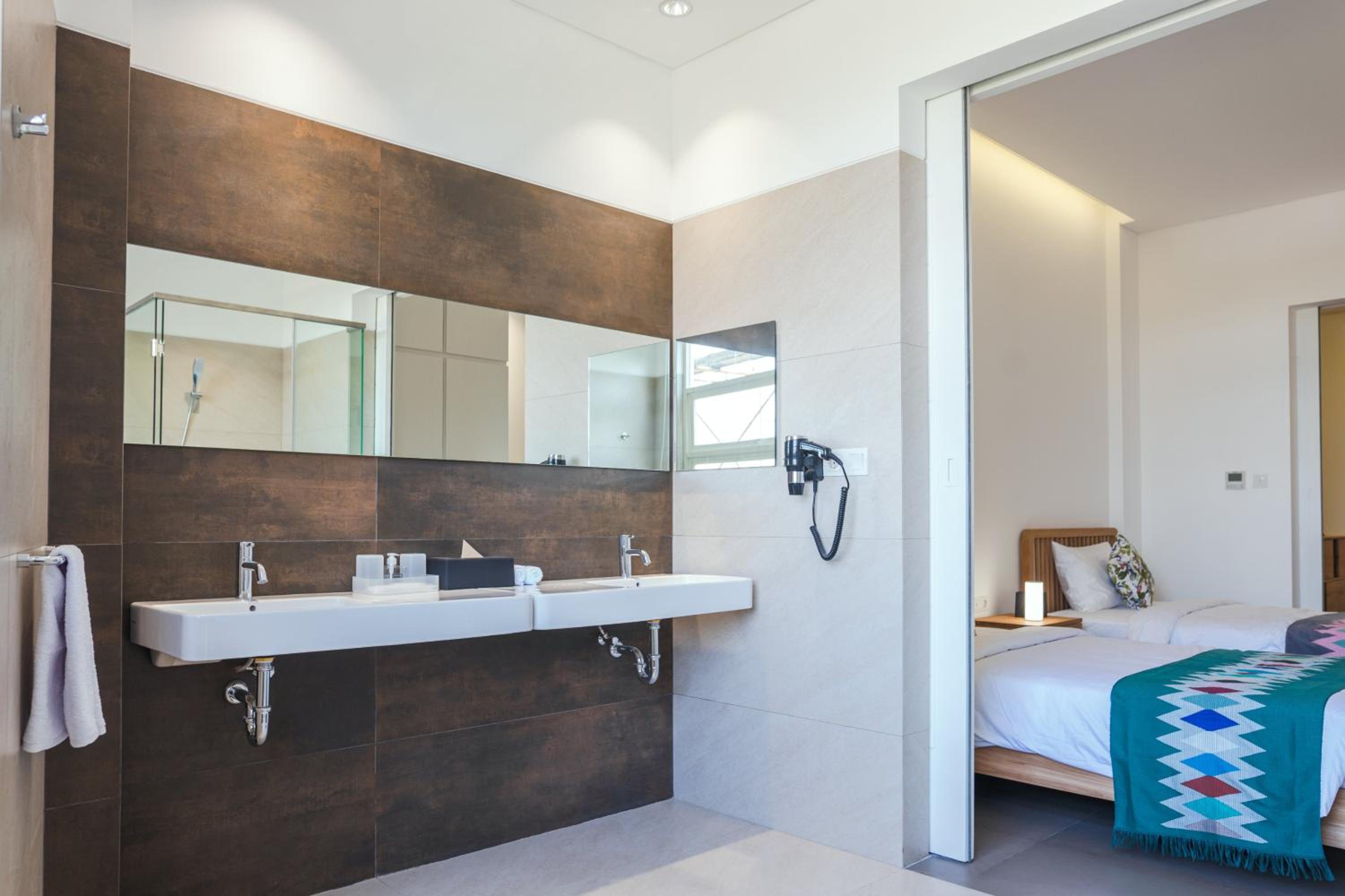 Suite - Photo 3