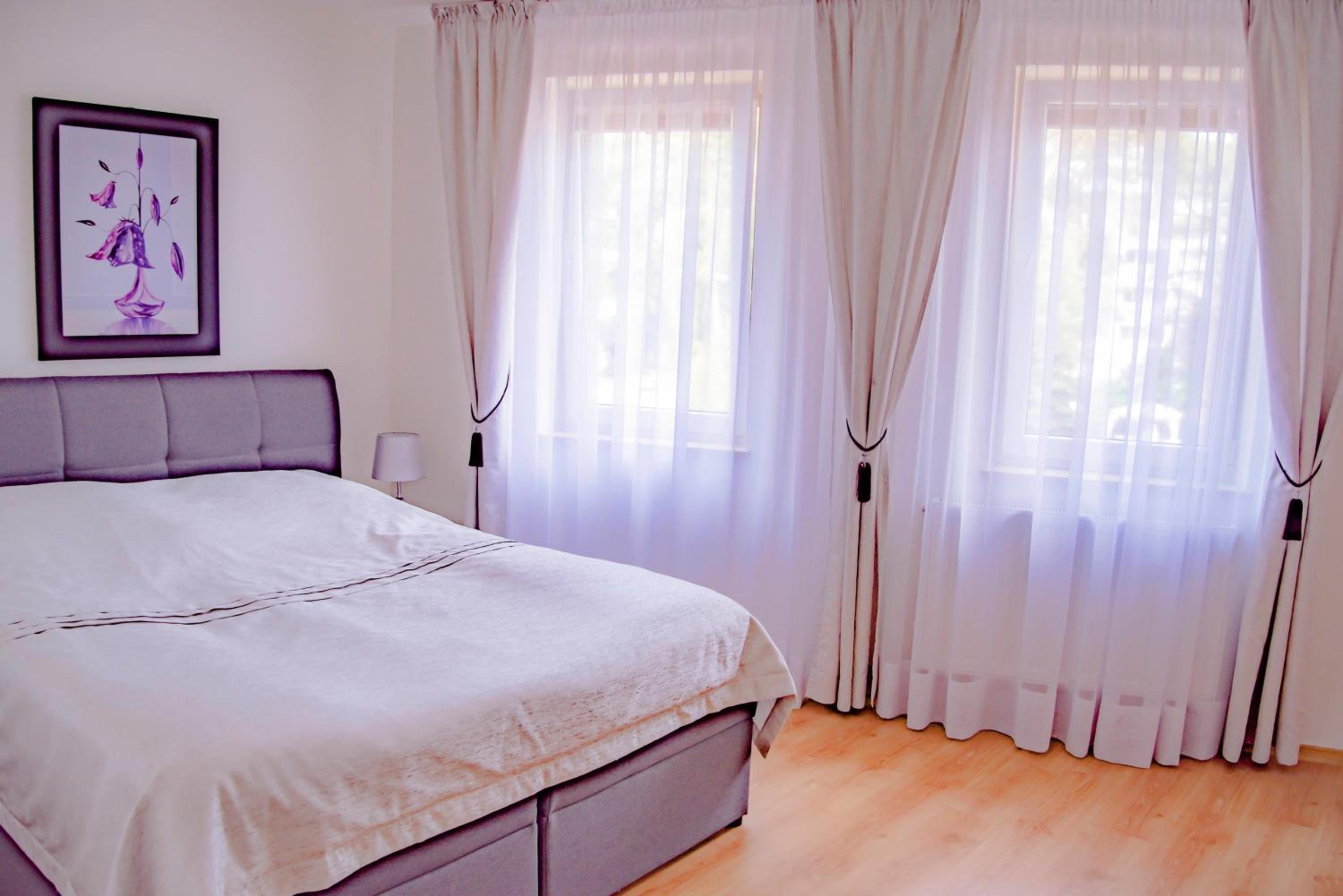 Apartment with Balcony - Photo 10