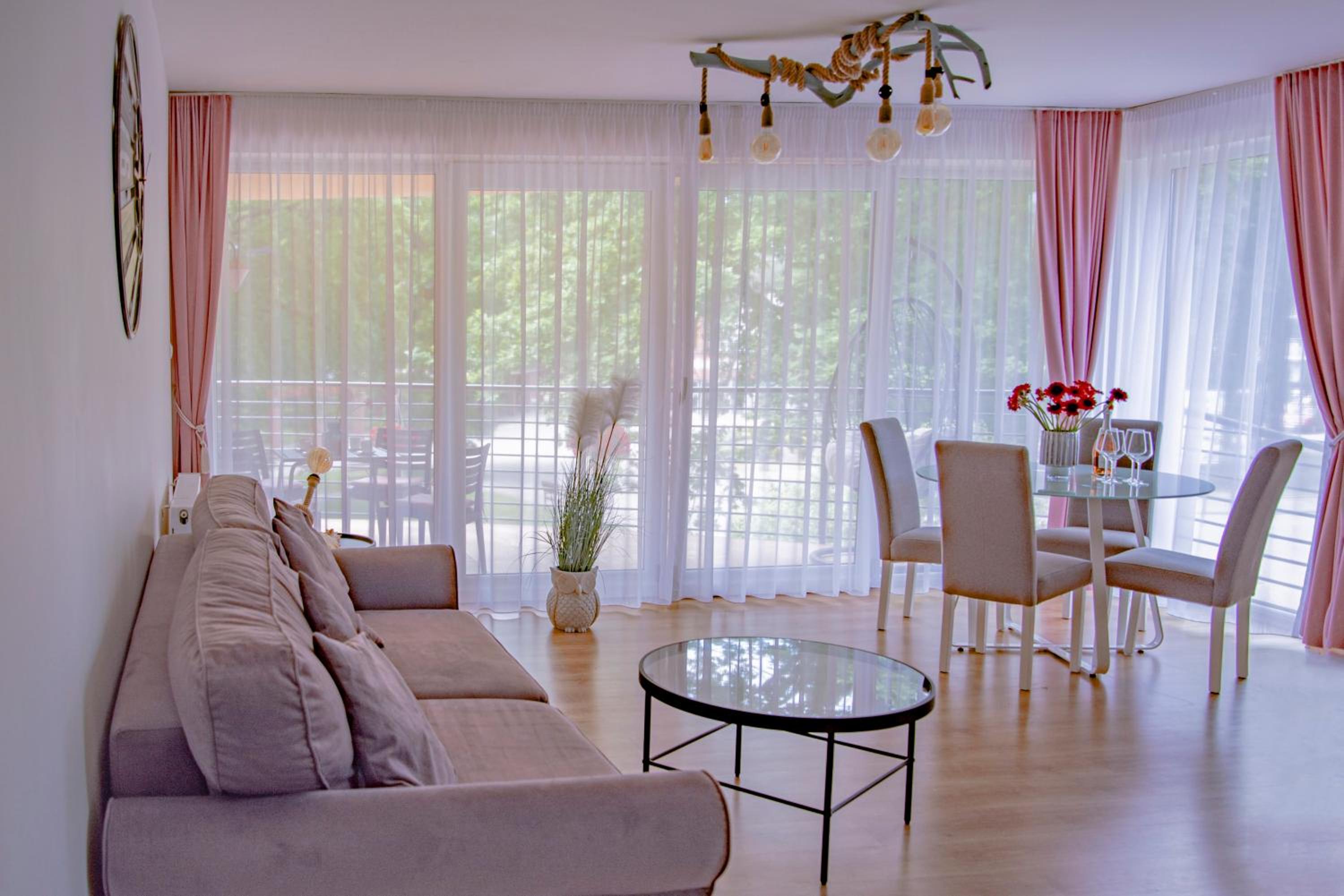 Apartment with Balcony - Photo 4