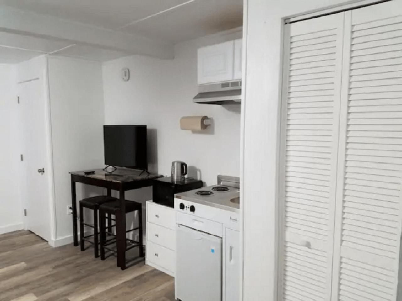One-Bedroom House - Photo 4
