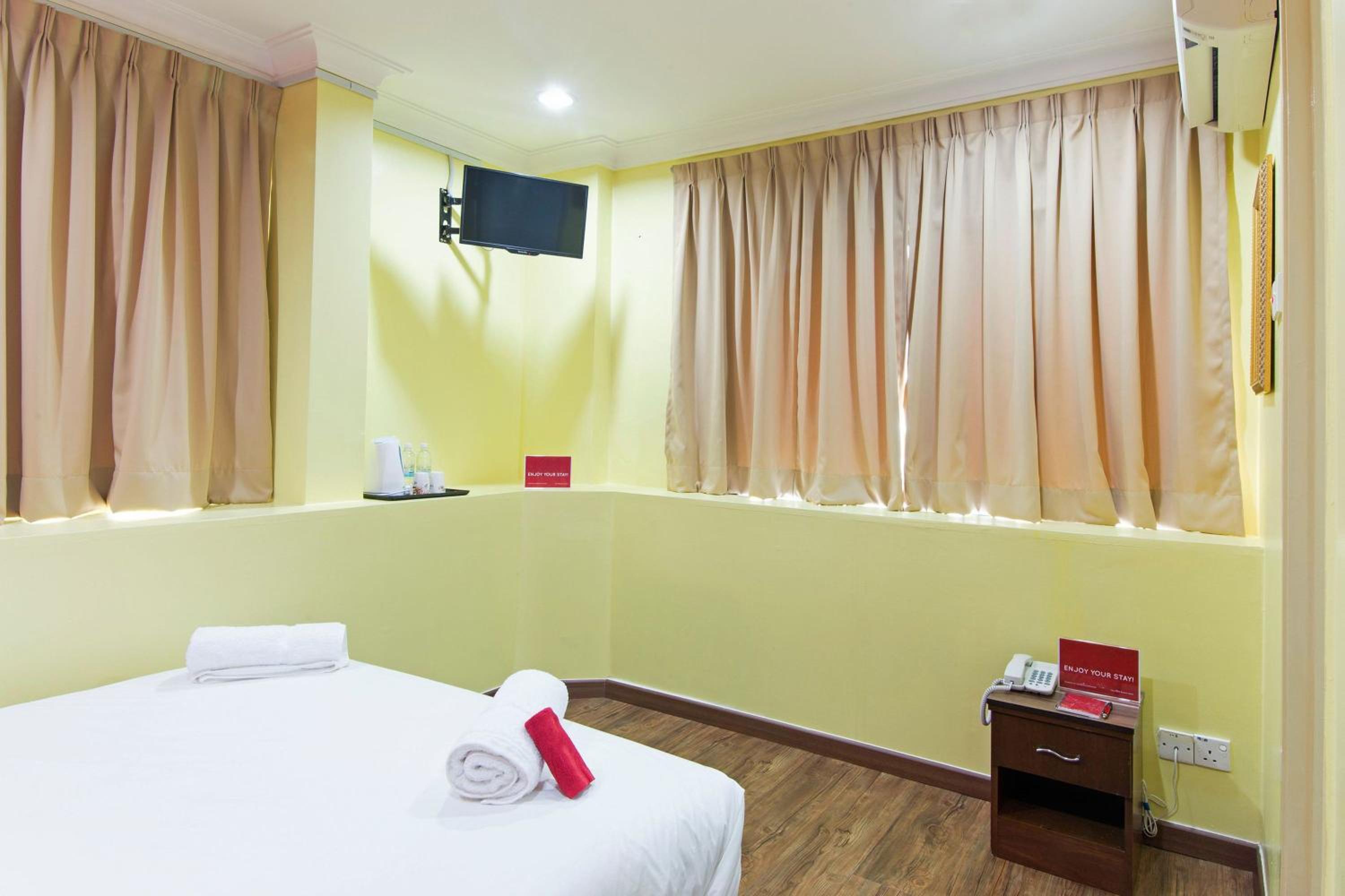 Premium Queen Room photo 2