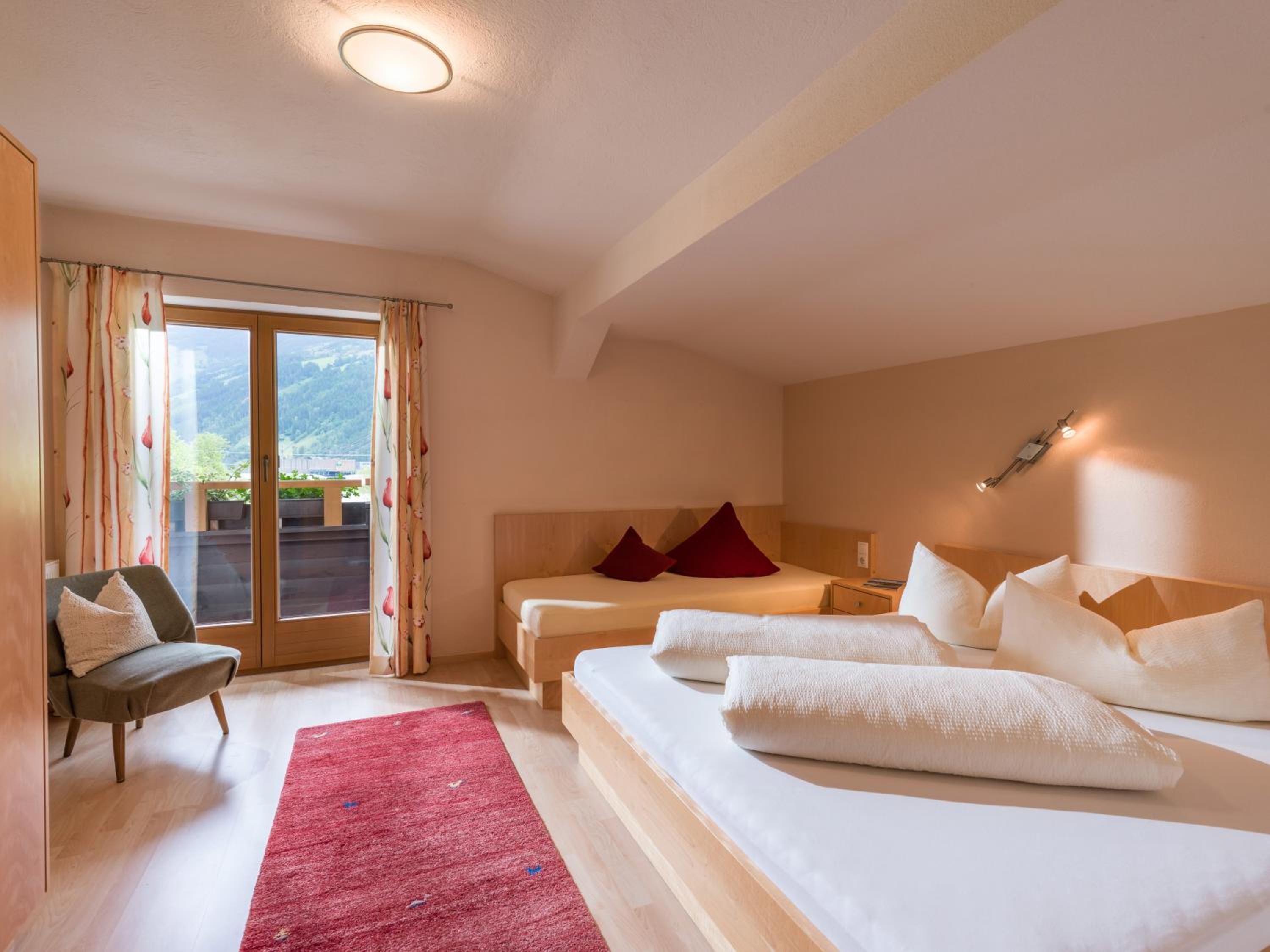 Three-Bedroom Apartment with Balcony photo 1