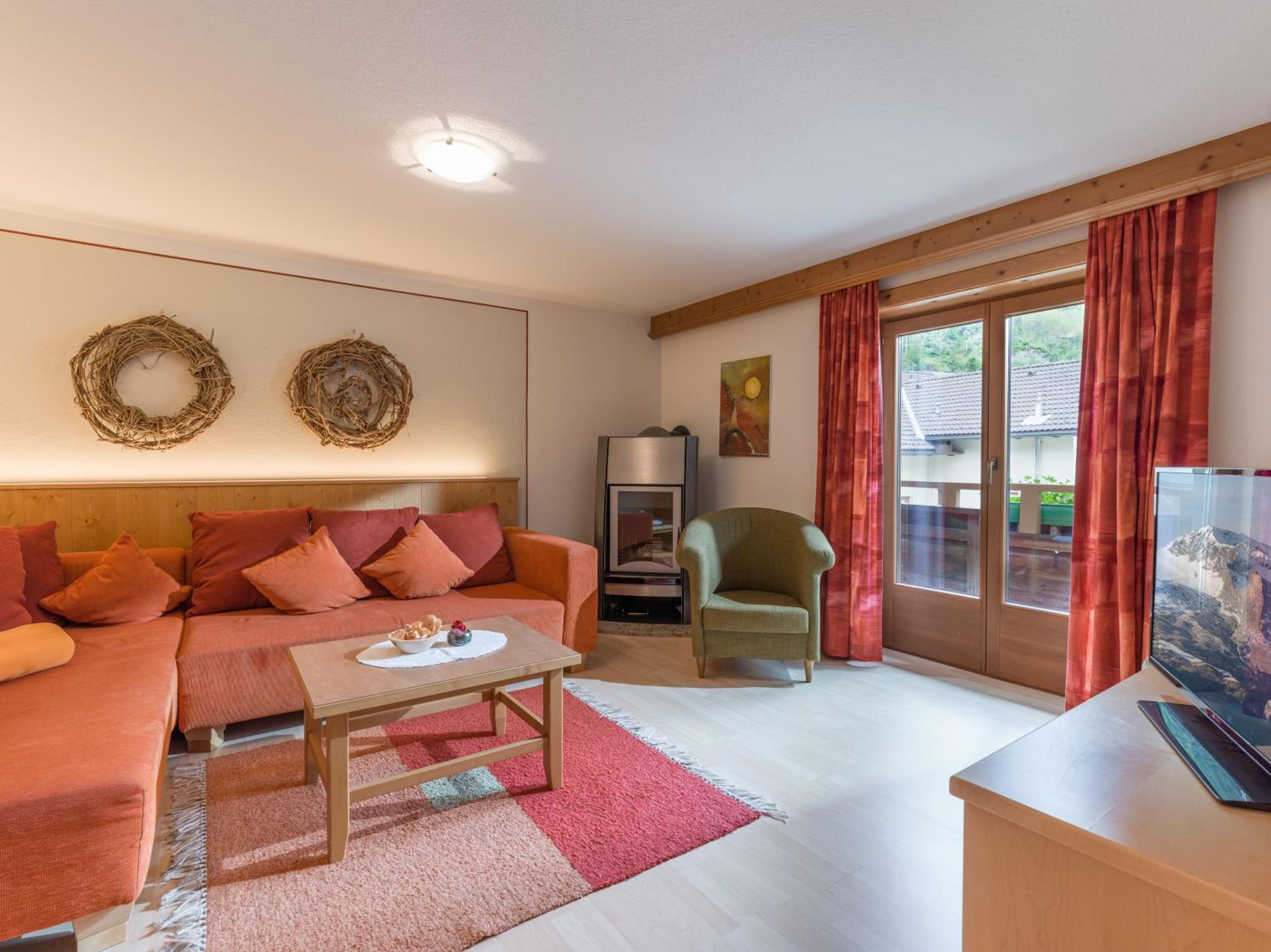 Four-Bedroom Apartment with Balcony  photo 3