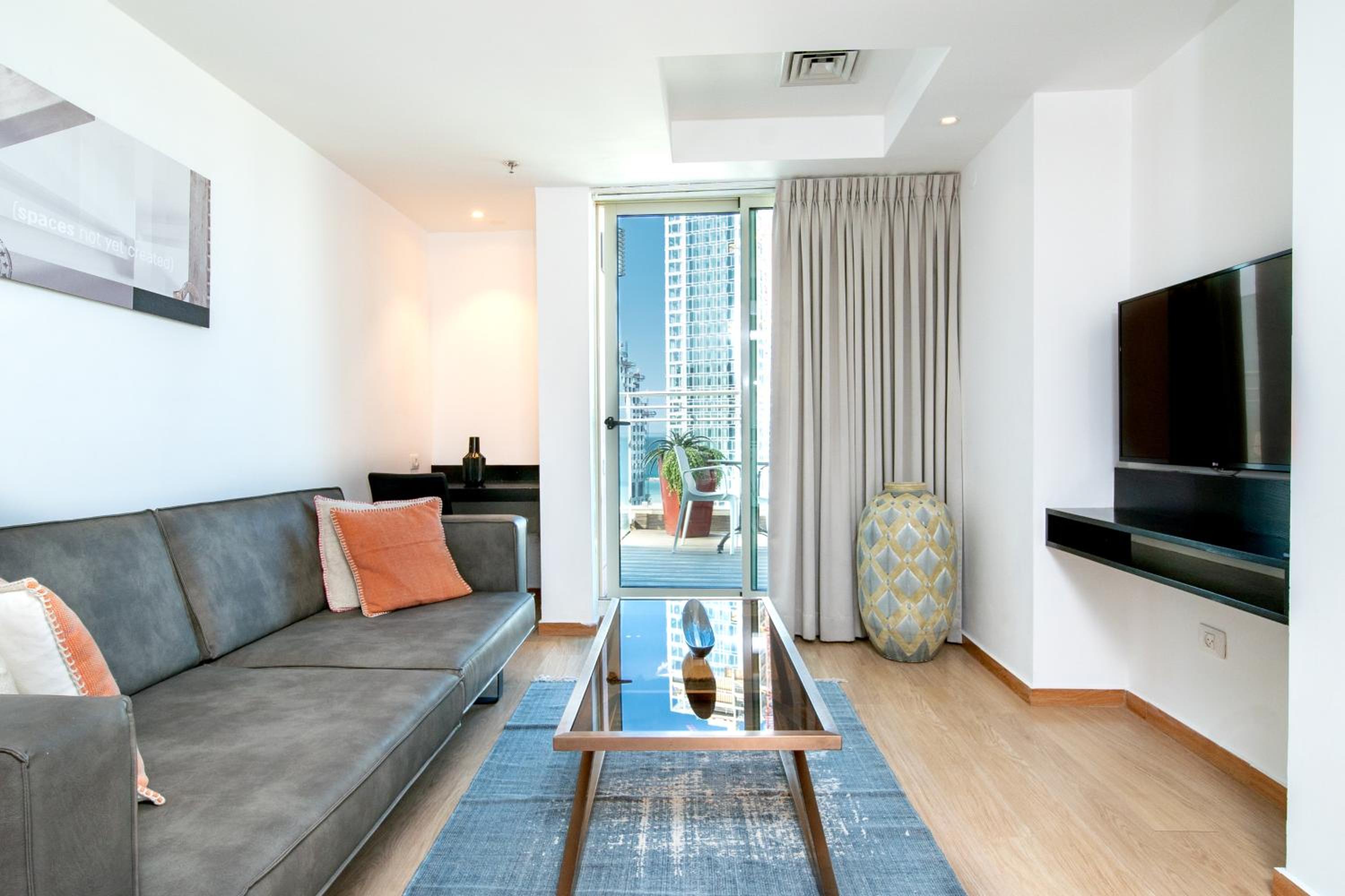 Penthouse Suite - Photo 2
