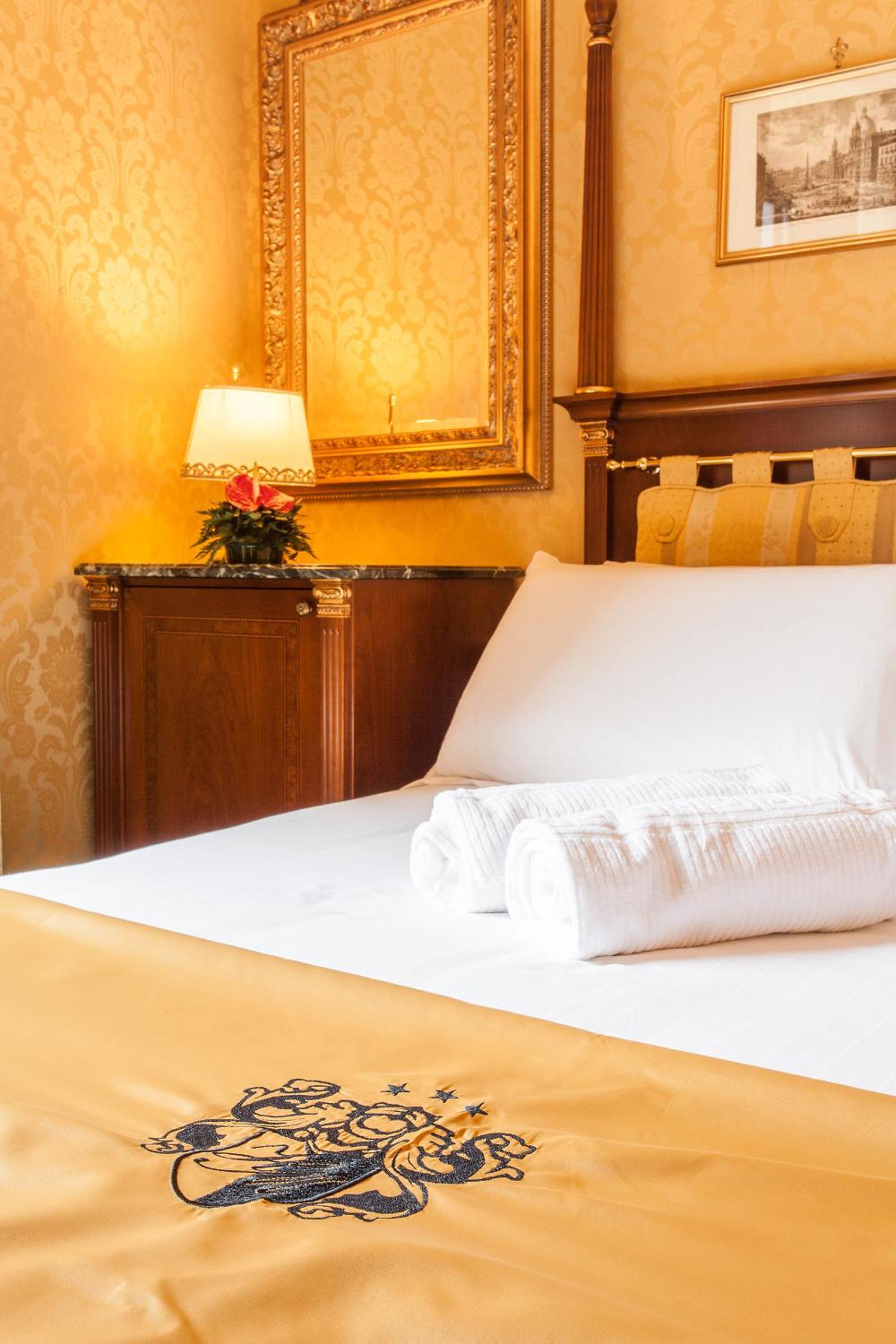 Economy Double Room thumbnail 6