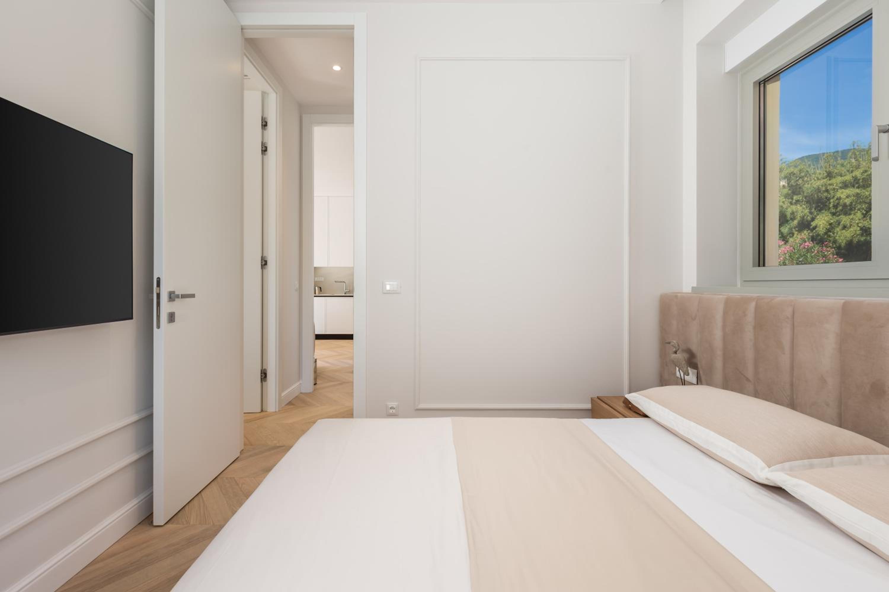 Apartment with Sea View - Photo 7
