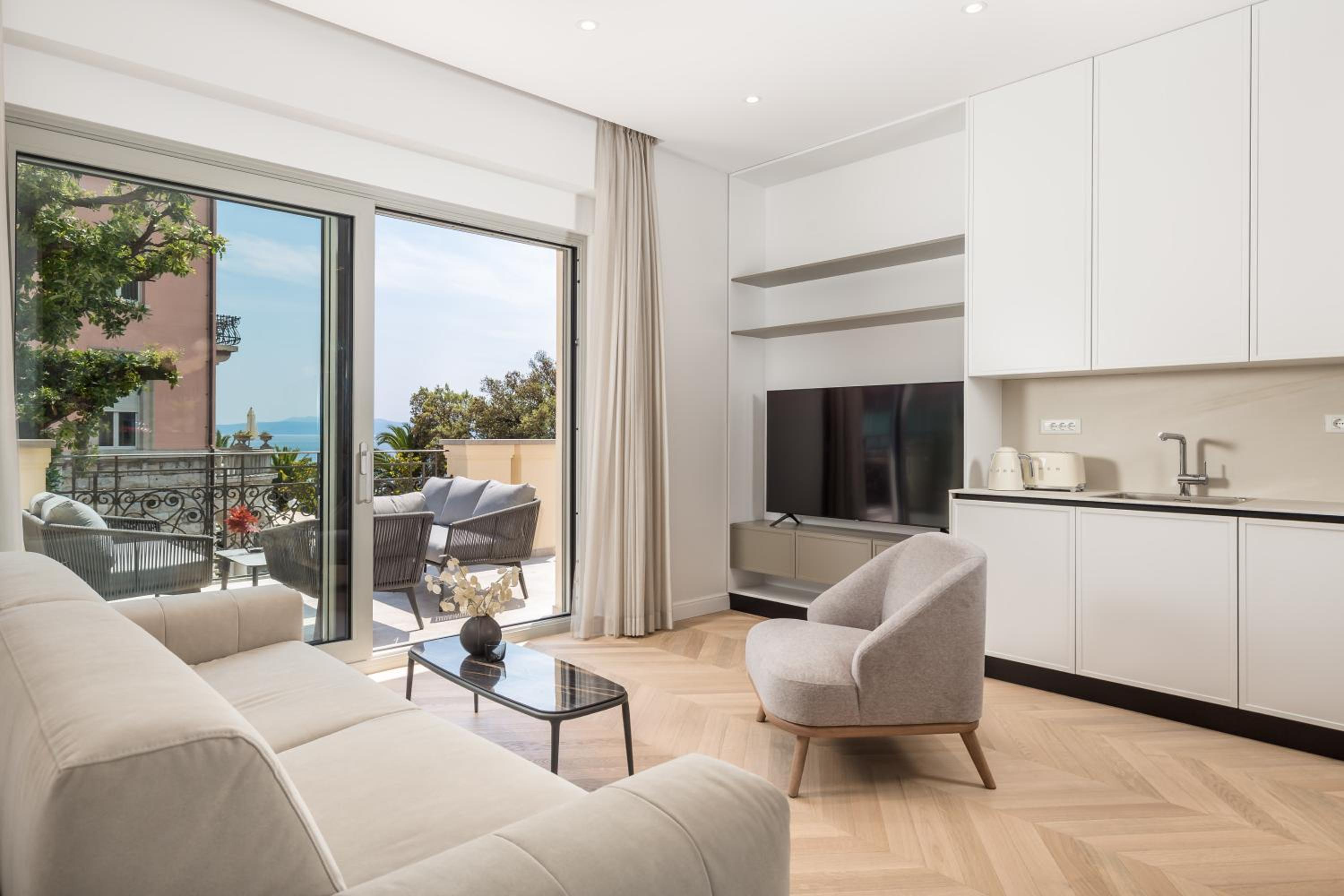 Apartment with Sea View - Photo 1