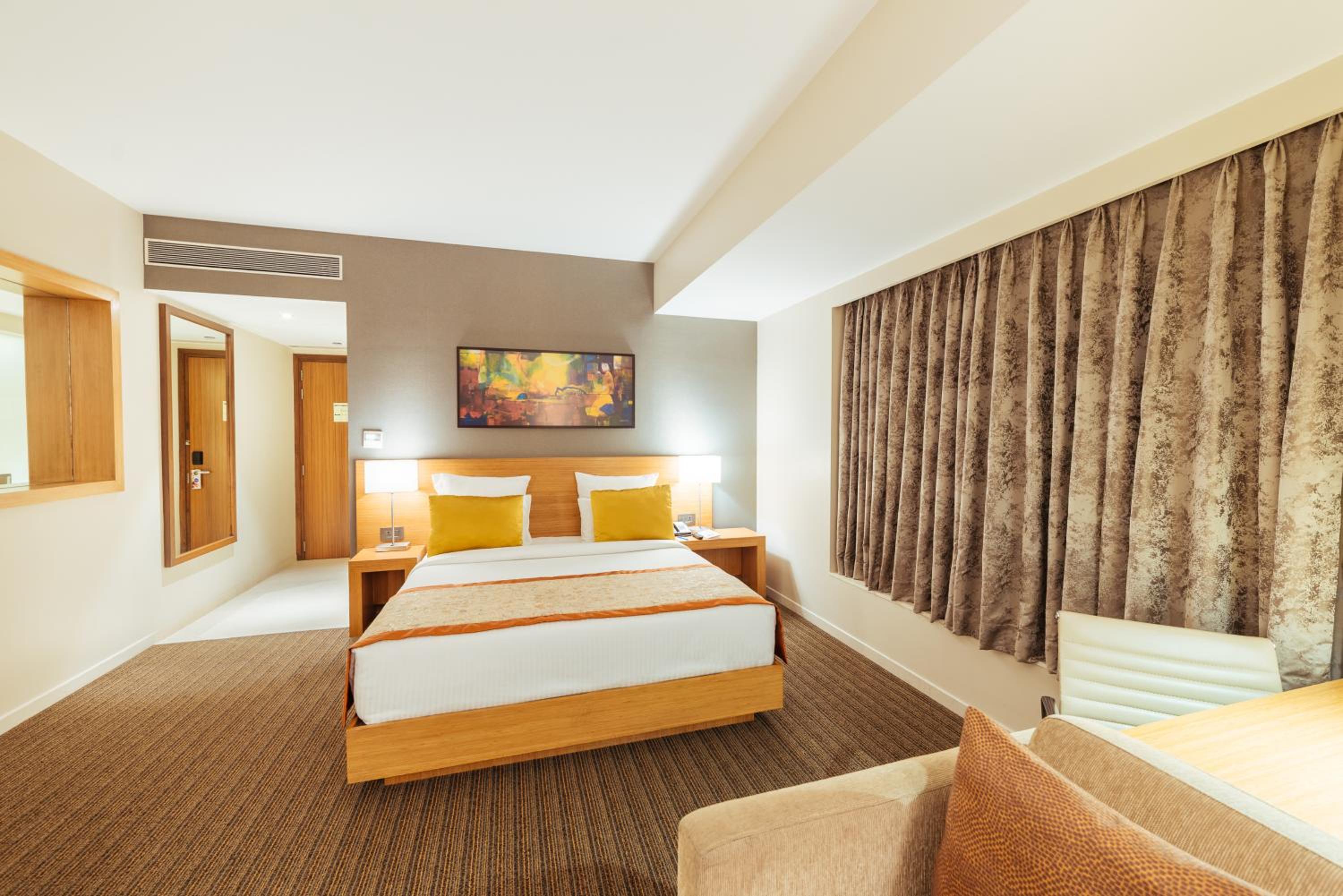 Junior Suite | Unlimited imported liquor at the Premium Lounge (6–8 pm), tea/coffee (10 am–10 pm), one-way airport transfer and 20% off on F&B, Laundry, Spa and Transport Junior Suite | Unlimited imported liquor at the Premium Lounge (6–8 pm), tea/coffee (10 am–10 pm), one-way airport transfer and 20% off on F&B, Laundry, Spa and Transport