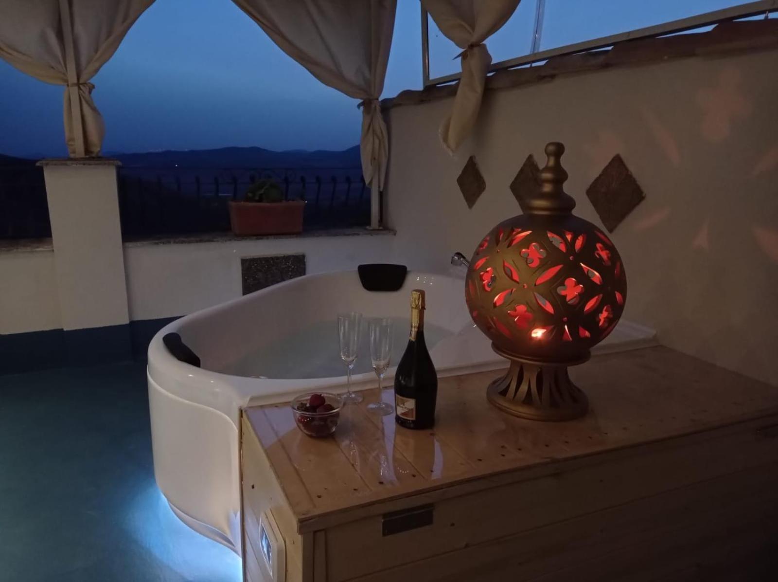 Deluxe Suite with Spa Bath - Photo 9