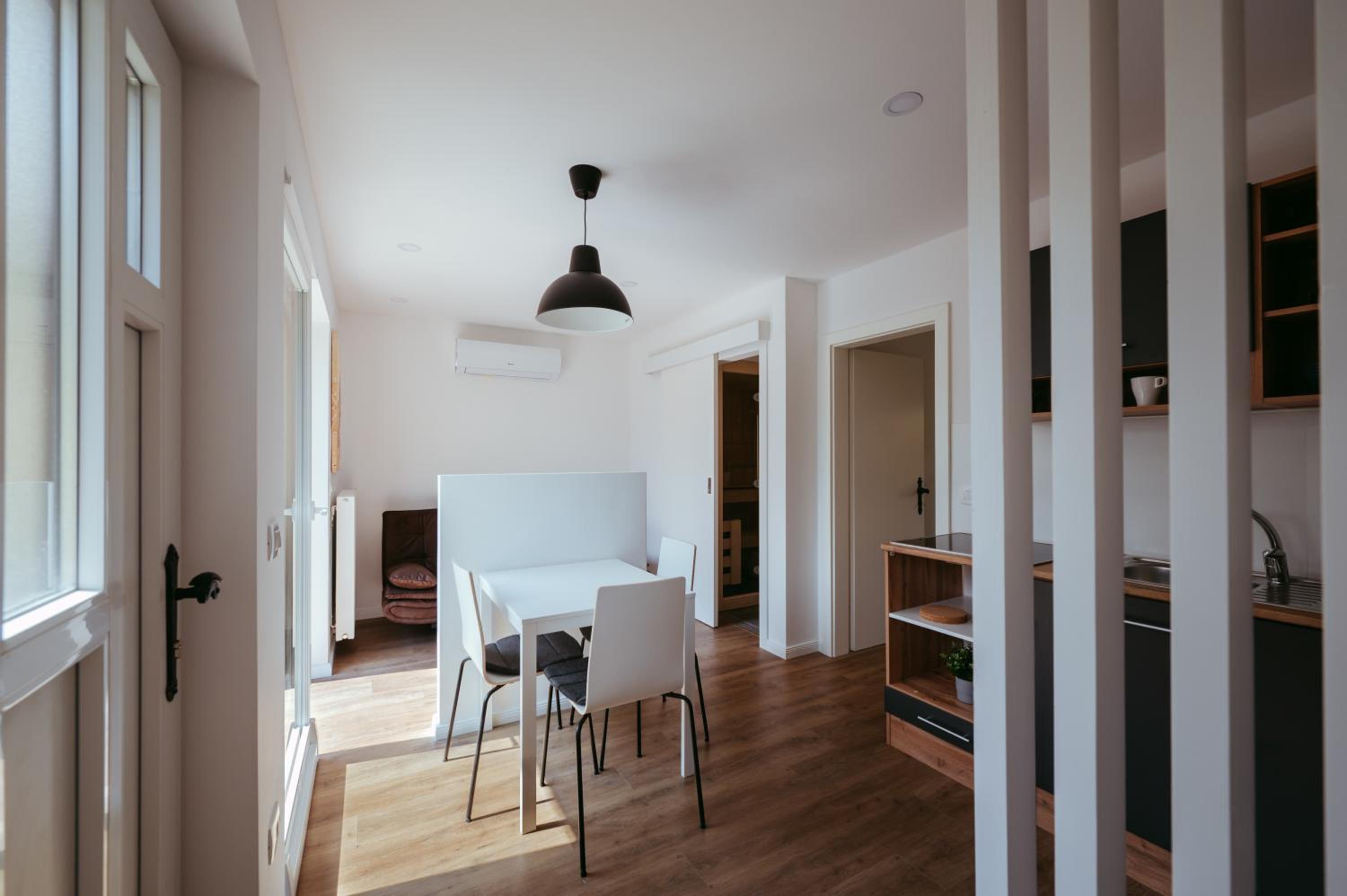 One-Bedroom Apartment - Photo 12