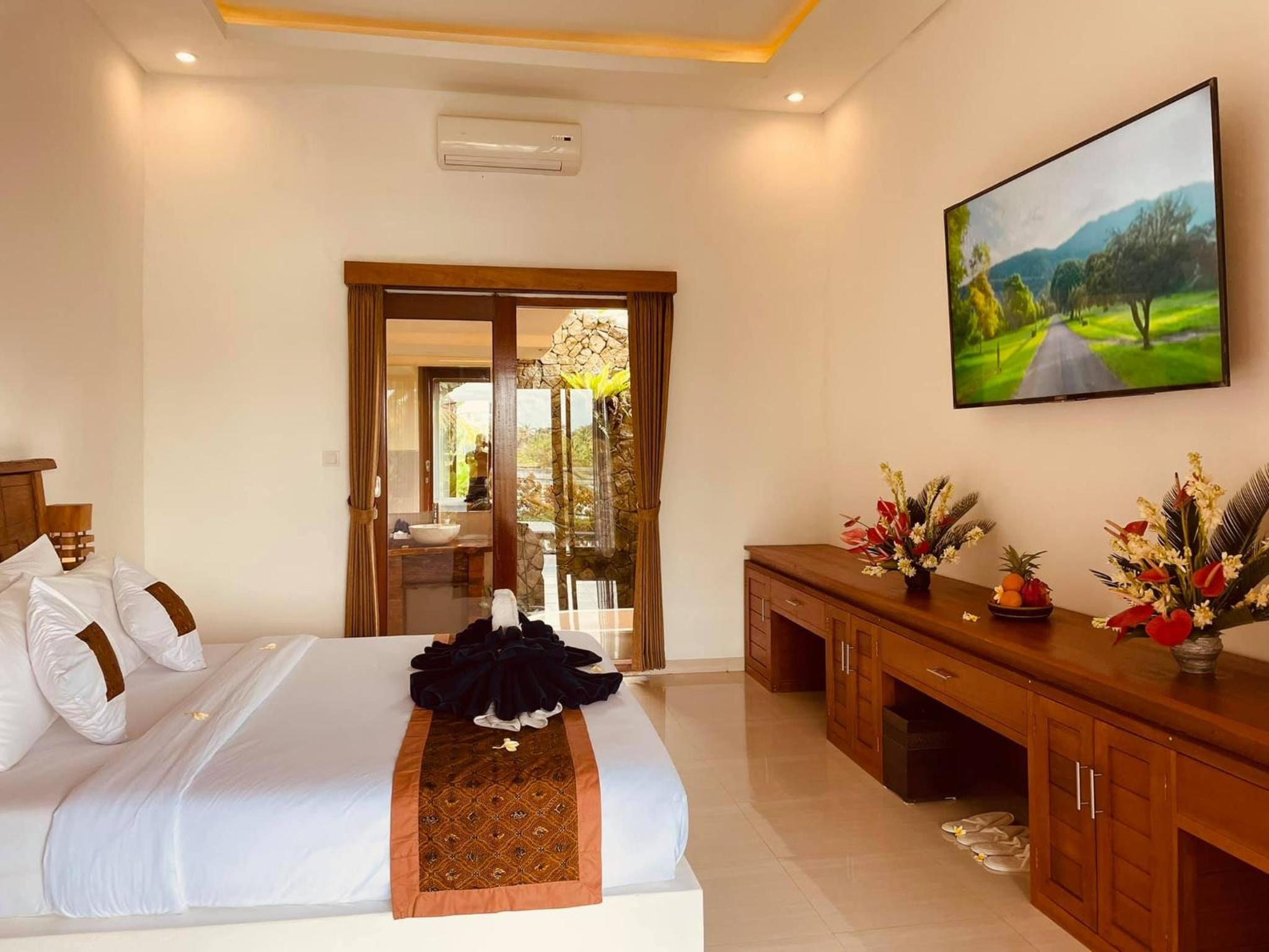 Private Pool Superior Villa with Rice Field View