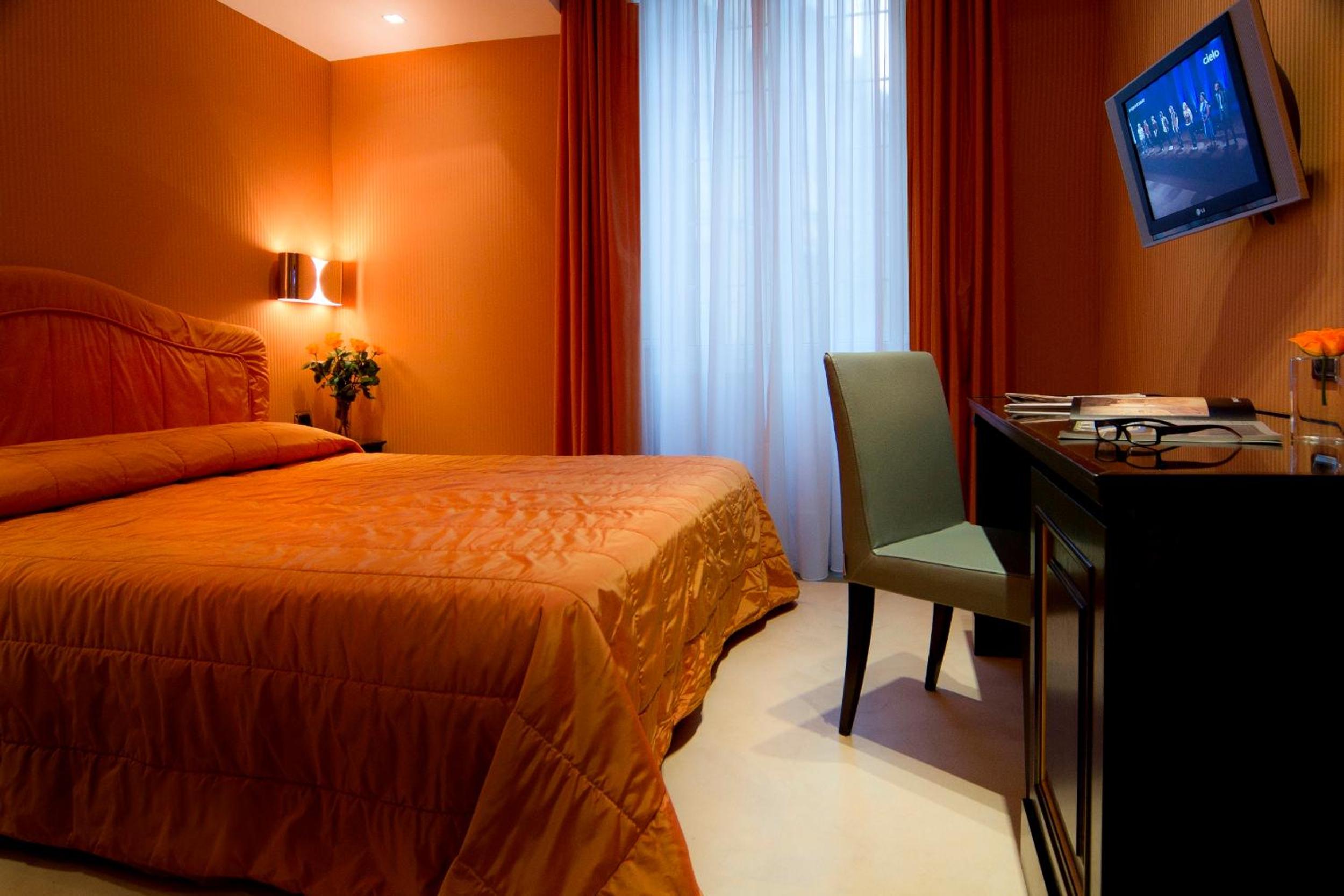 Available room thumbnail 5