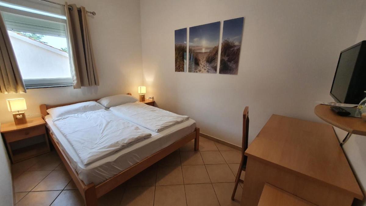 Budget Double Room photo 2