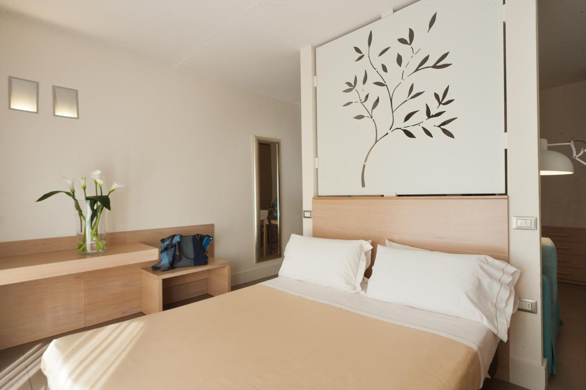 Junior Suite with Lateral Sea View - Photo 5
