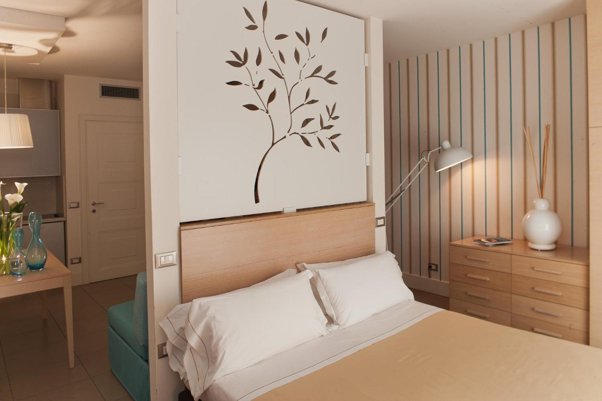 Junior Suite with Lateral Sea View - Photo 2