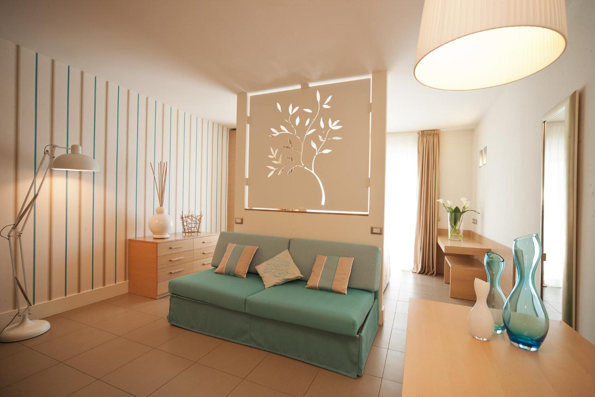 Junior Suite with Lateral Sea View - Photo 4