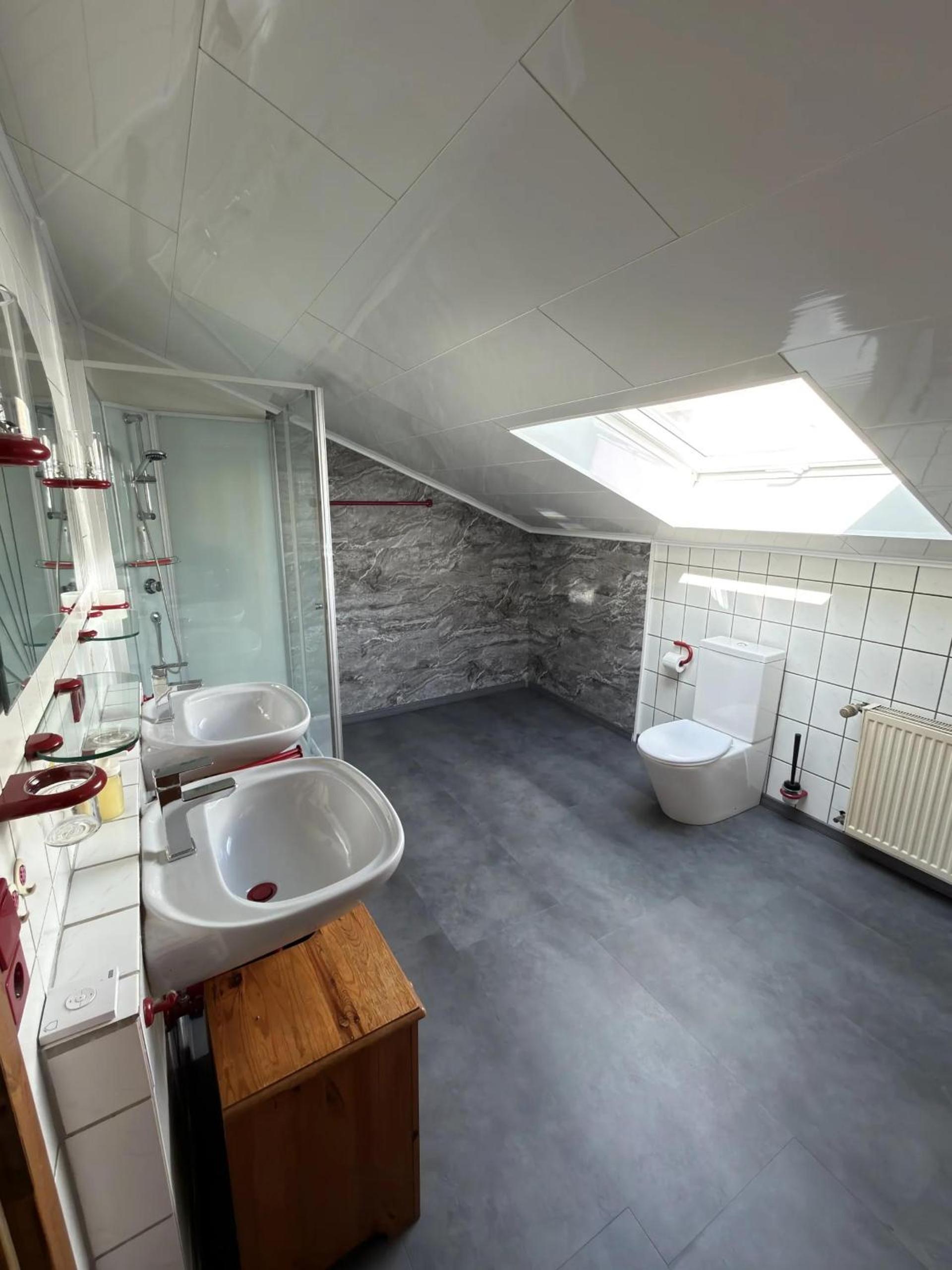 One-Bedroom Apartment with Shower photo 3
