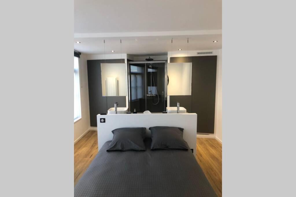 One-Bedroom Apartment - Photo 3