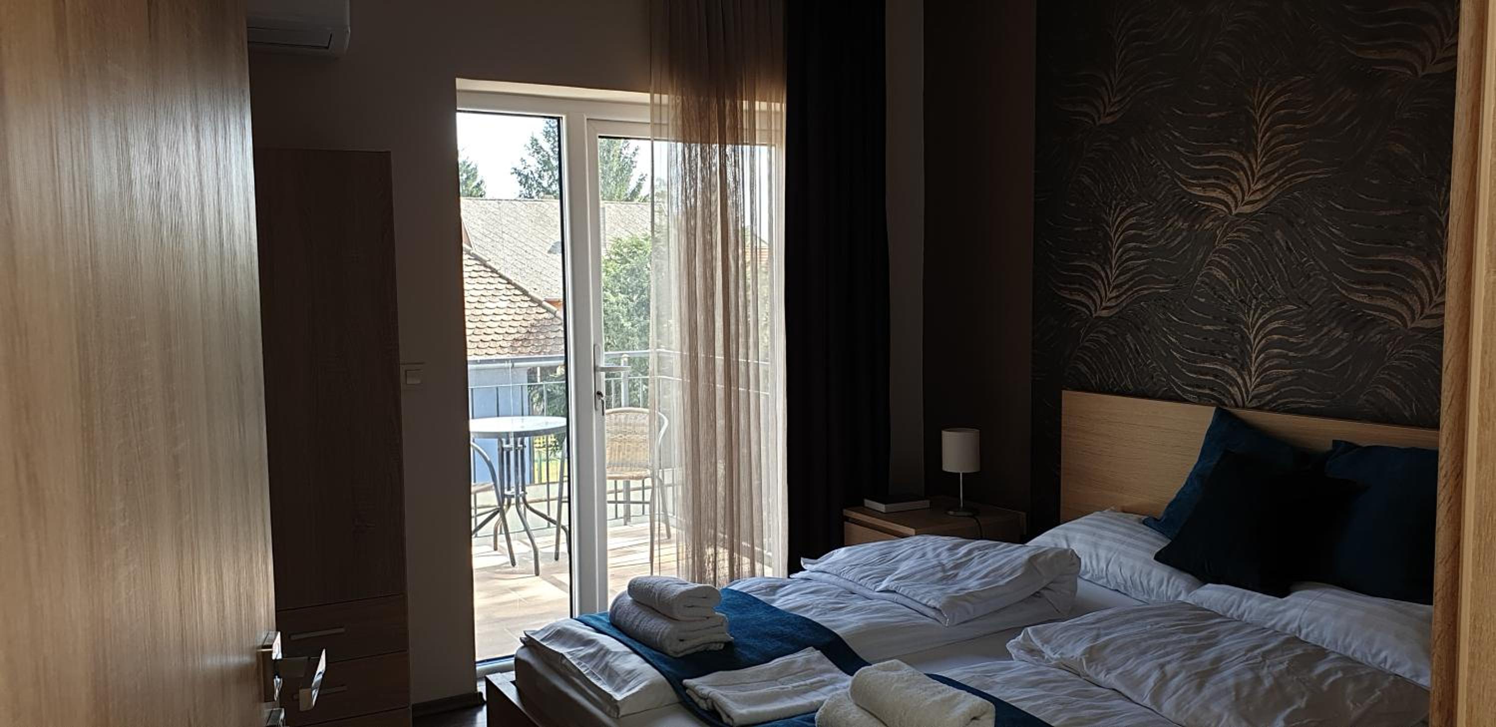 Double Room with Balcony - Photo 1