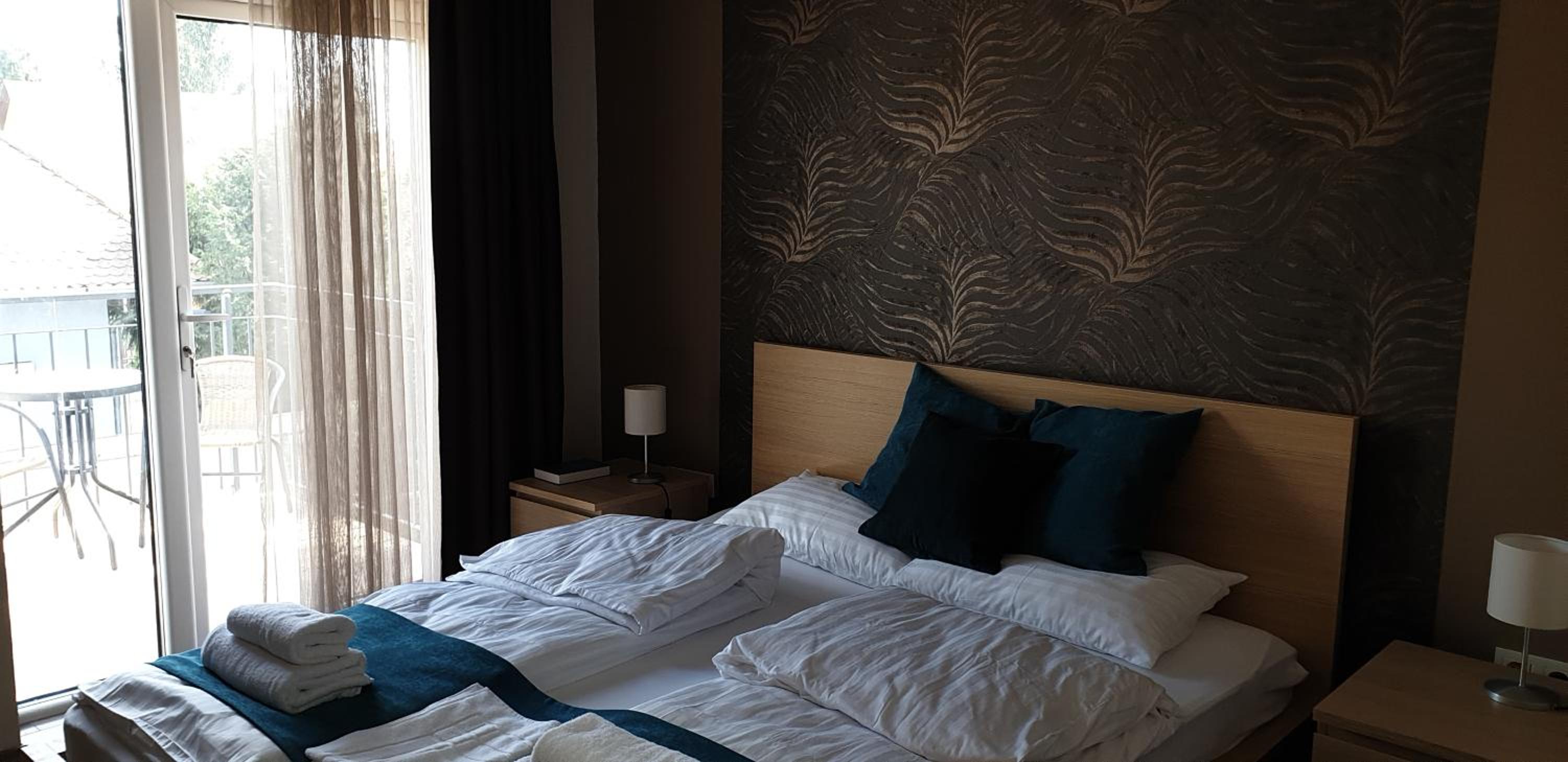 Double Room with Balcony - Photo 3