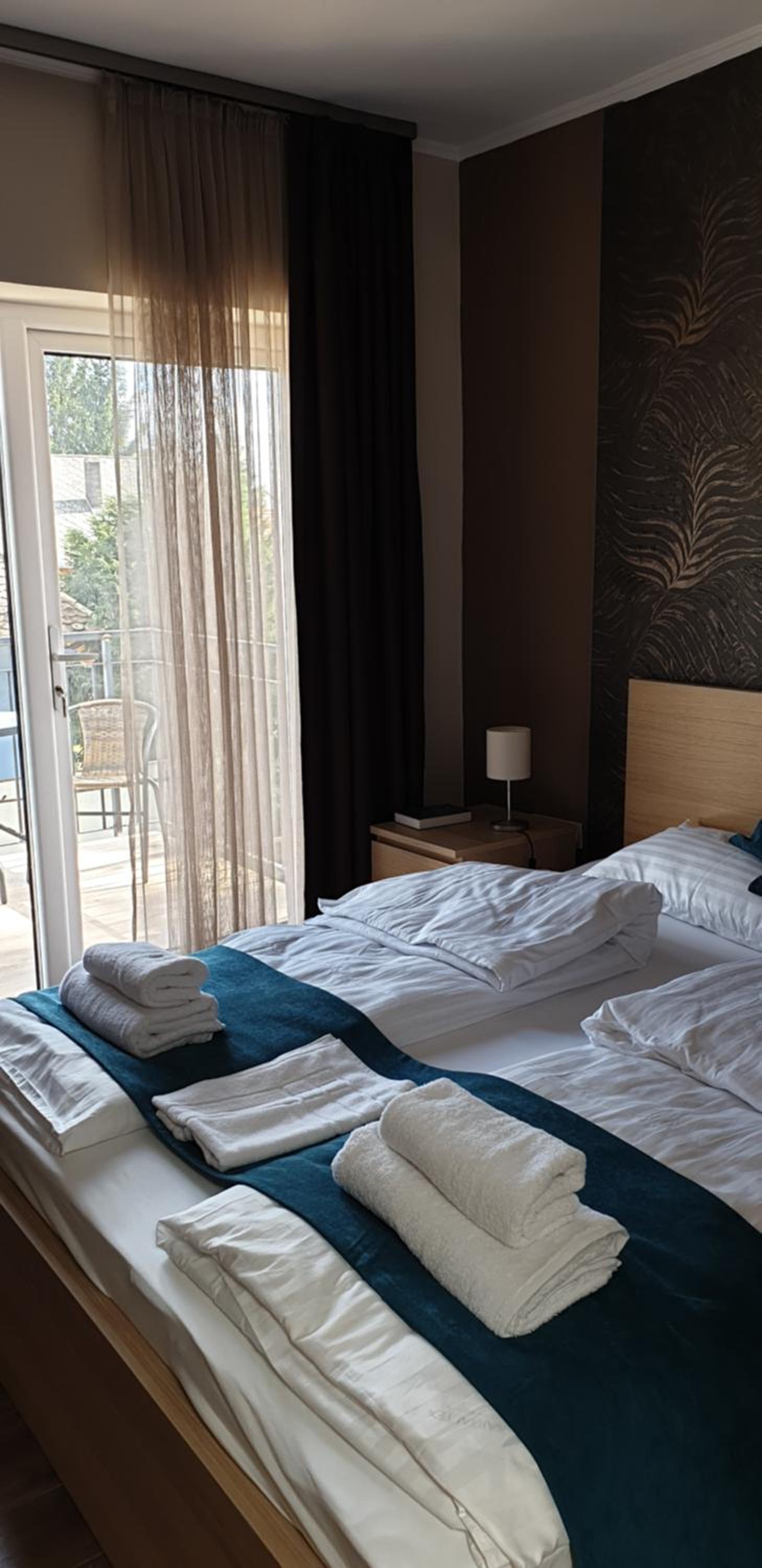 Double Room with Balcony - Photo 4