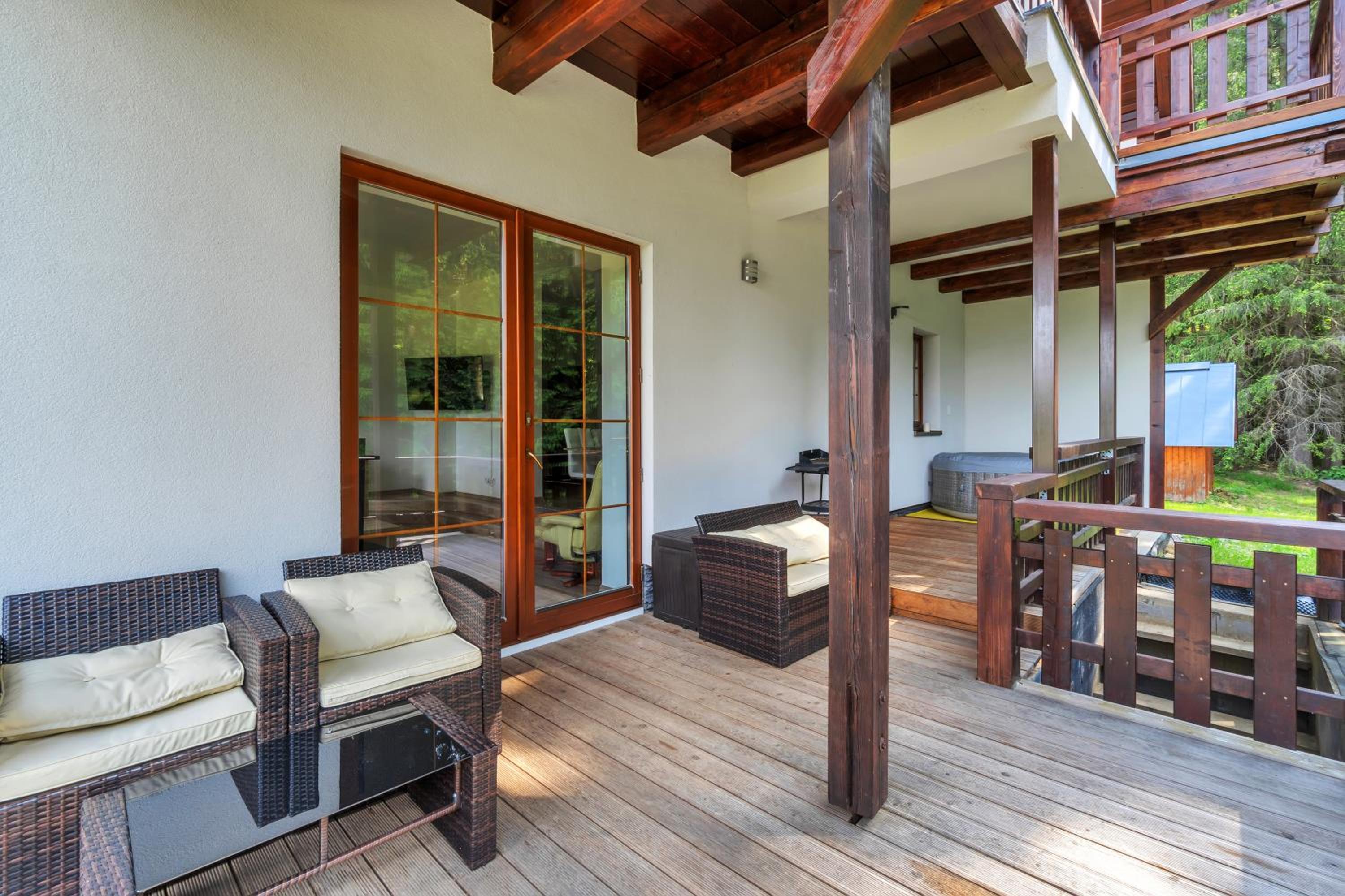 Deluxe Suite with Hot Tub and Sauna photo 3
